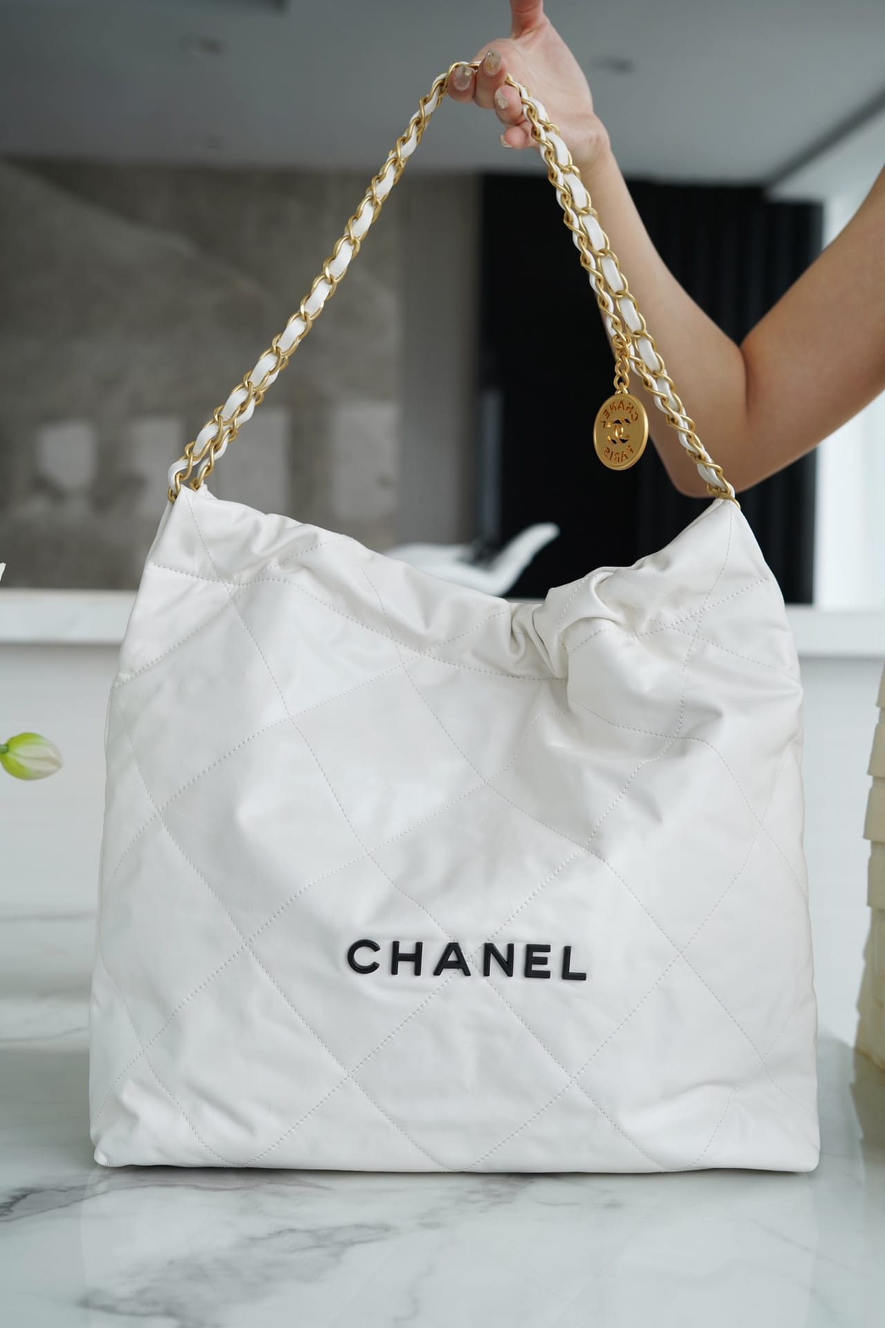 CHANEL 22 Medium Hobo Bag in Shiny Calfskin - White & Black LOGO