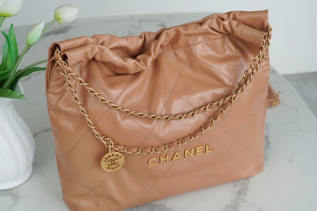 CHANEL 22 Medium Hobo Bag in Shiny Calfskin - Caramel