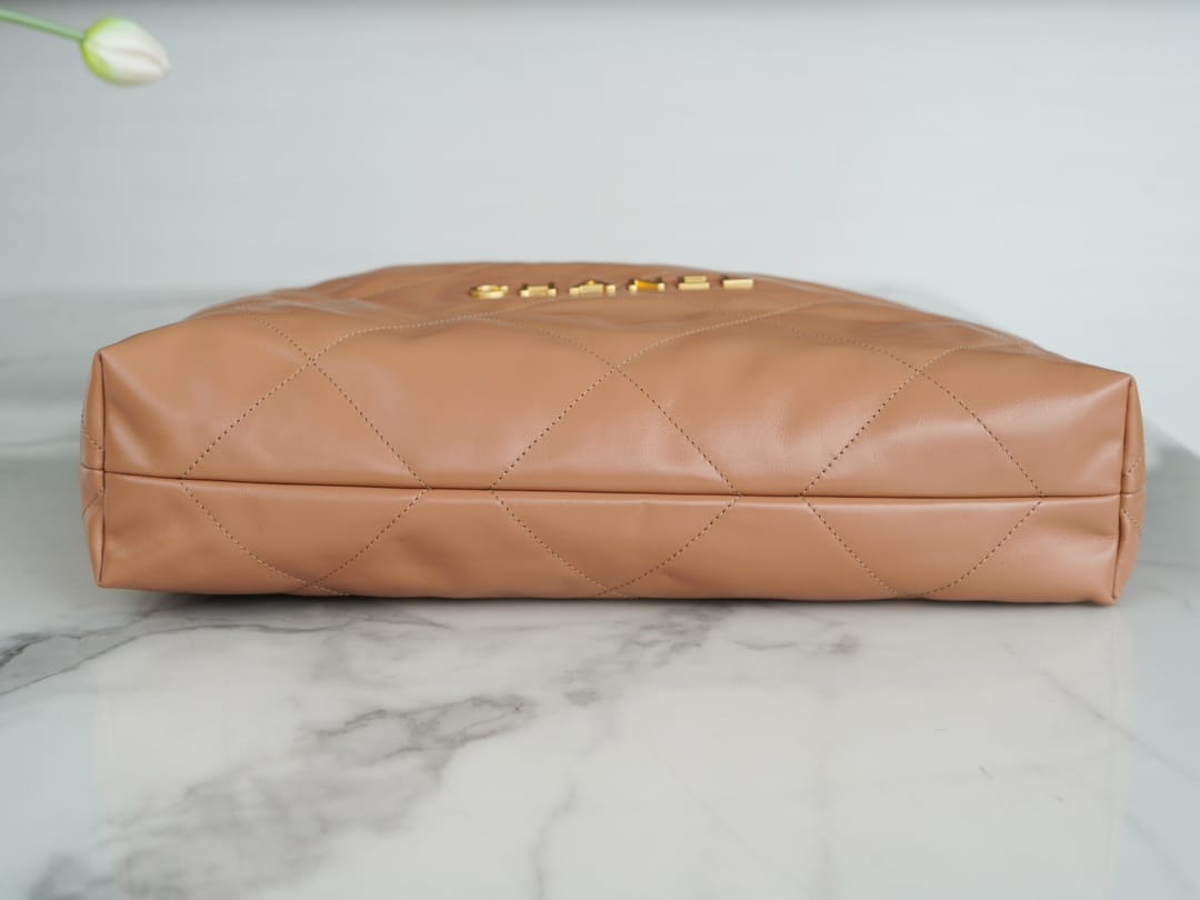 CHANEL 22 Medium Hobo Bag in Shiny Calfskin - Caramel