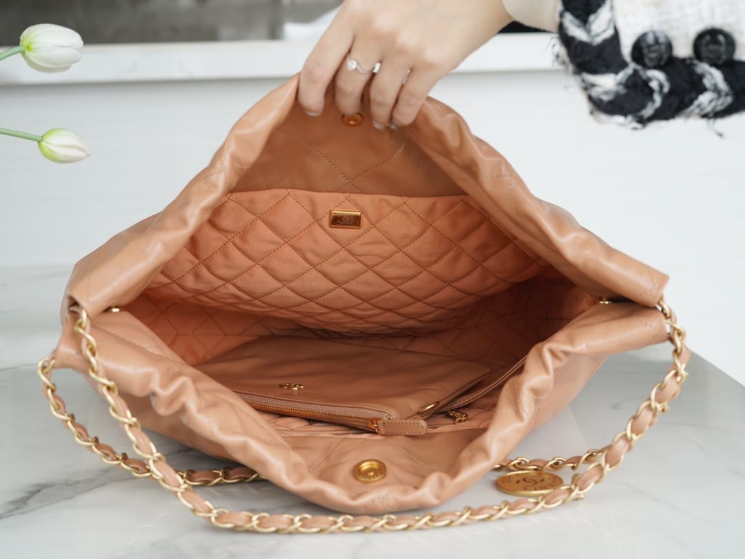 CHANEL 22 Medium Hobo Bag in Shiny Calfskin - Caramel