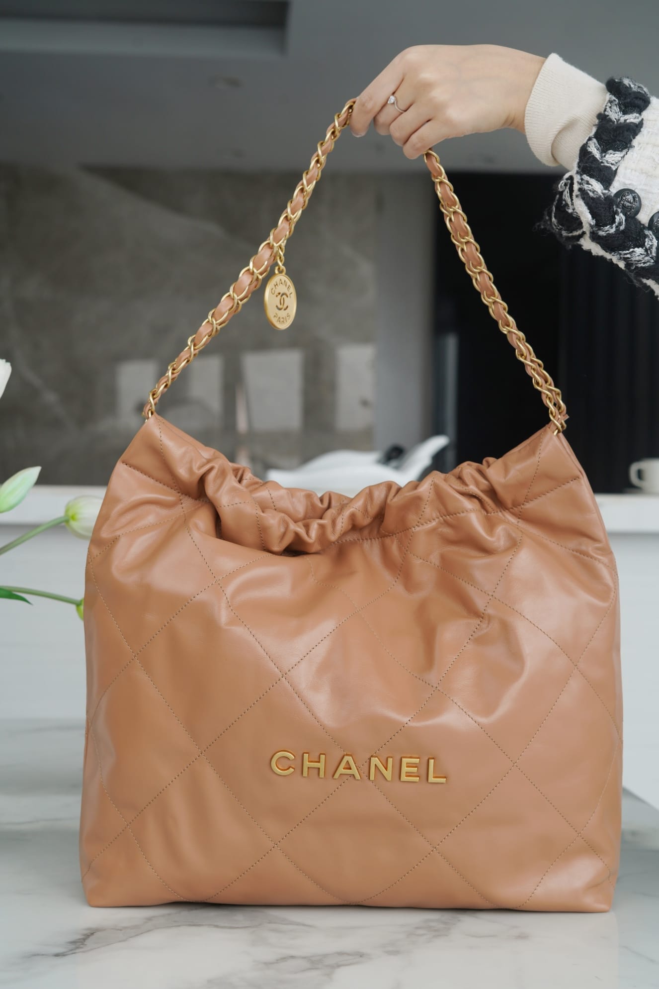 CHANEL 22 Medium Hobo Bag in Shiny Calfskin - Caramel