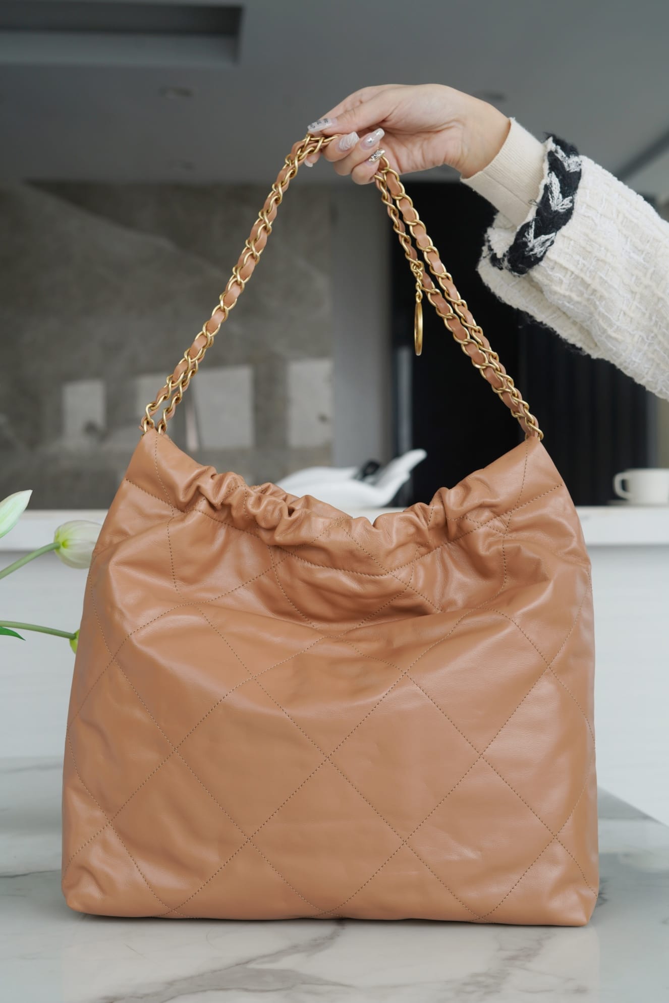 CHANEL 22 Medium Hobo Bag in Shiny Calfskin - Caramel