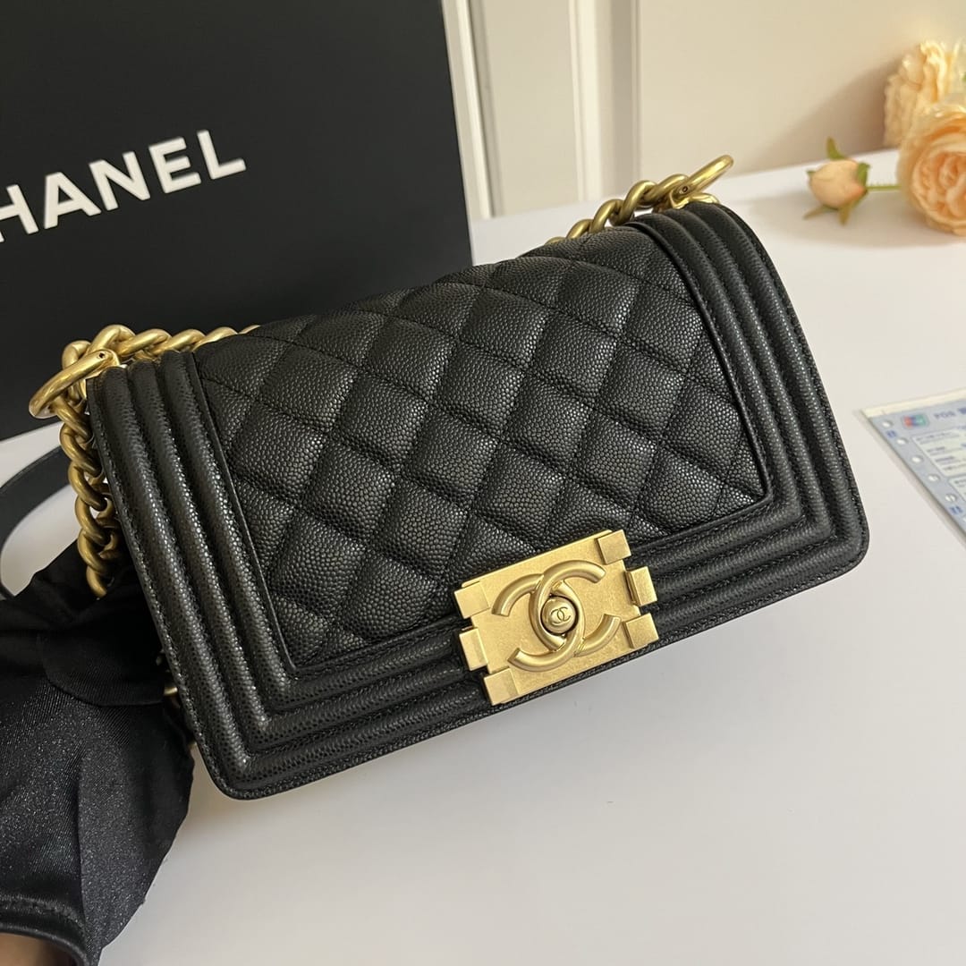 CHANEL BOY Small Flap Bag in Grained Calfskin Leather - Black & Gold