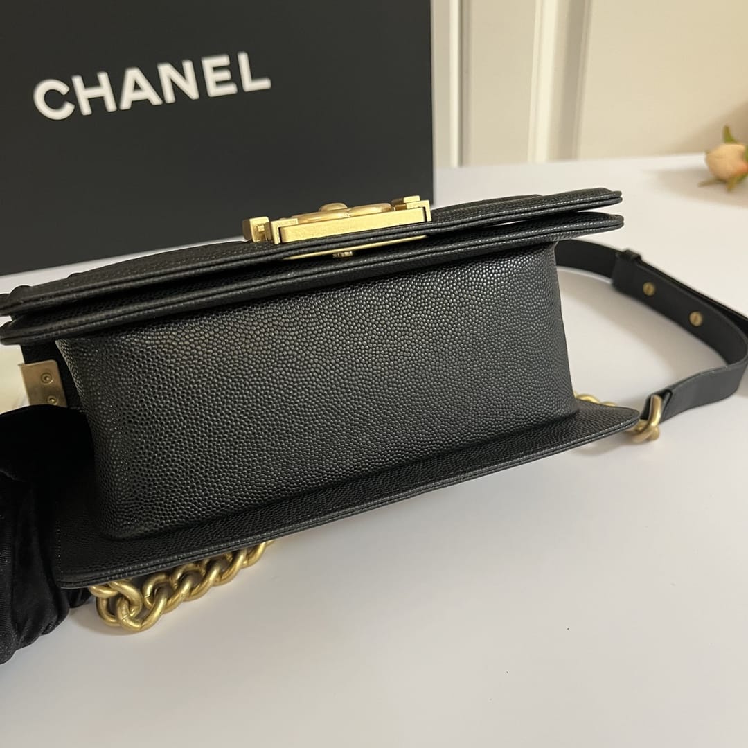 CHANEL BOY Small Flap Bag in Grained Calfskin Leather - Black & Gold