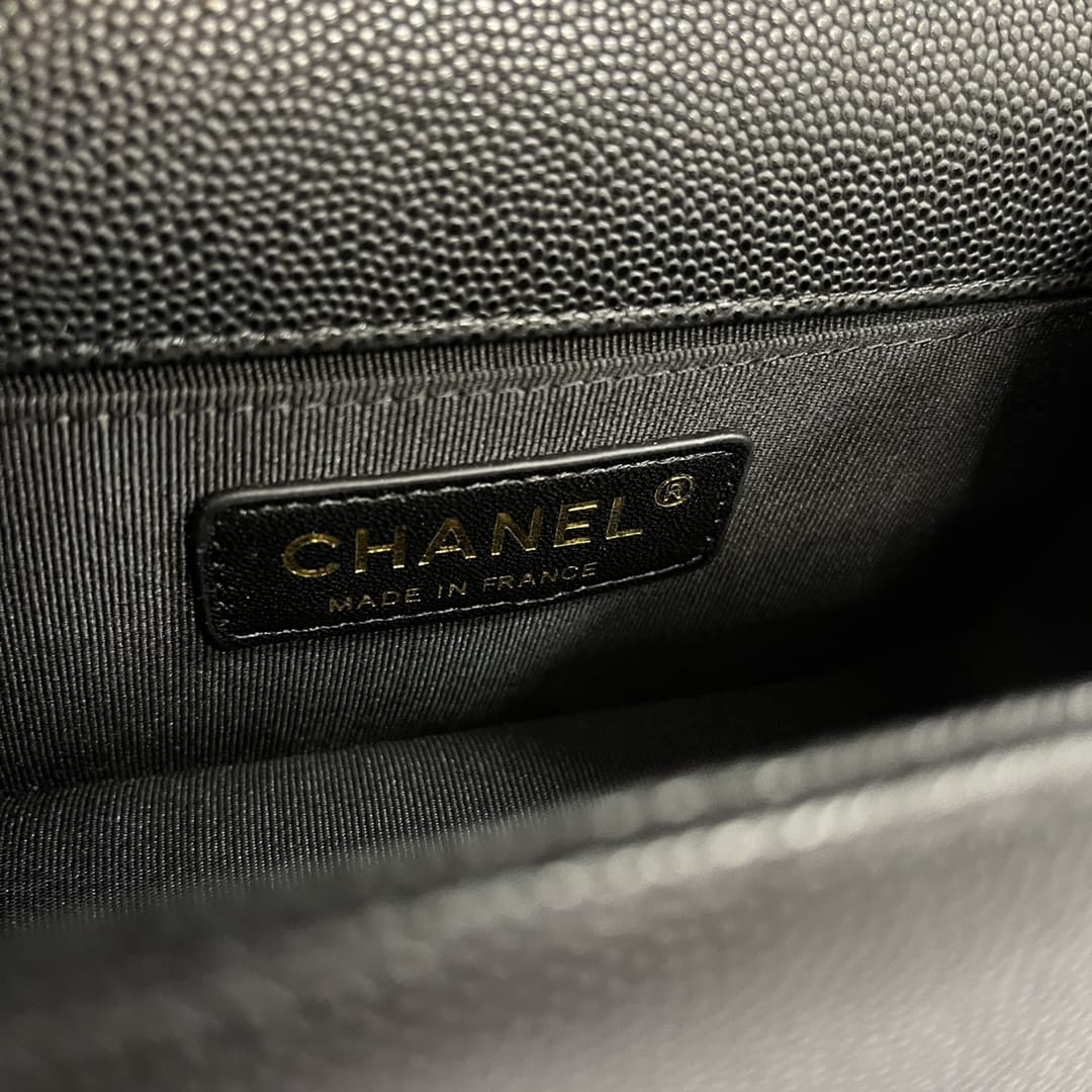 CHANEL BOY Small Flap Bag in Grained Calfskin Leather - Black & Gold