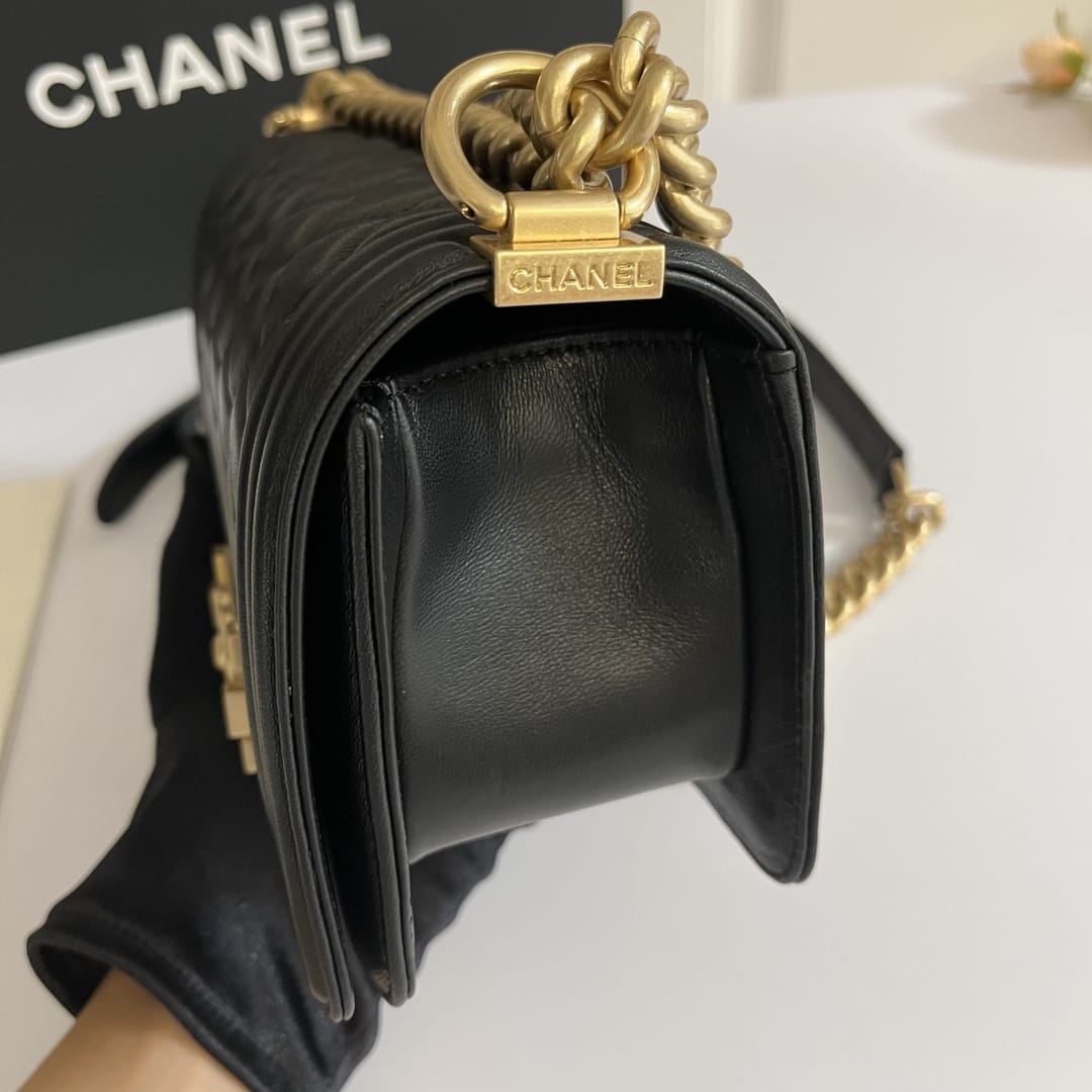 CHANEL BOY Small Flap Bag in Calfskin Leather - Black & Gold