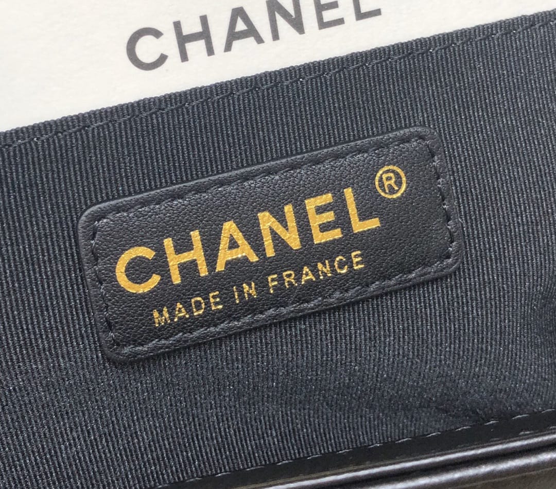 CHANEL BOY Medium Flap Bag in Calfskin Leather - Black & Gold