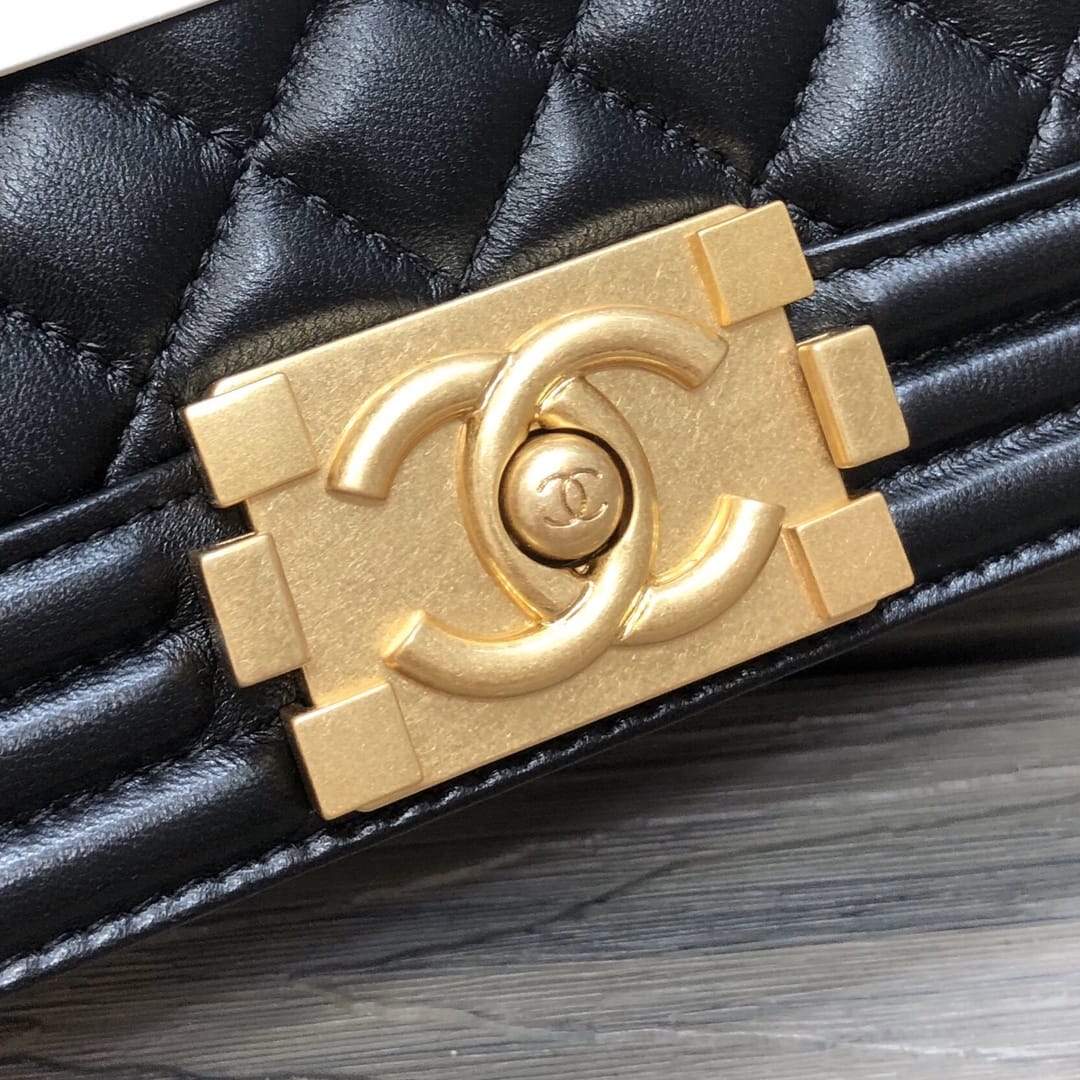 CHANEL BOY Medium Flap Bag in Calfskin Leather - Black & Gold