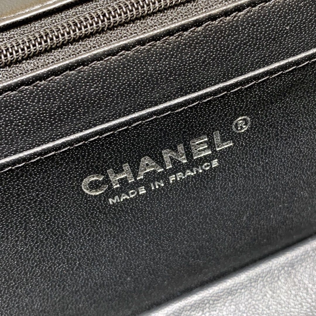 CHANEL Mini Classic Flap Bag in Lambskin- Black