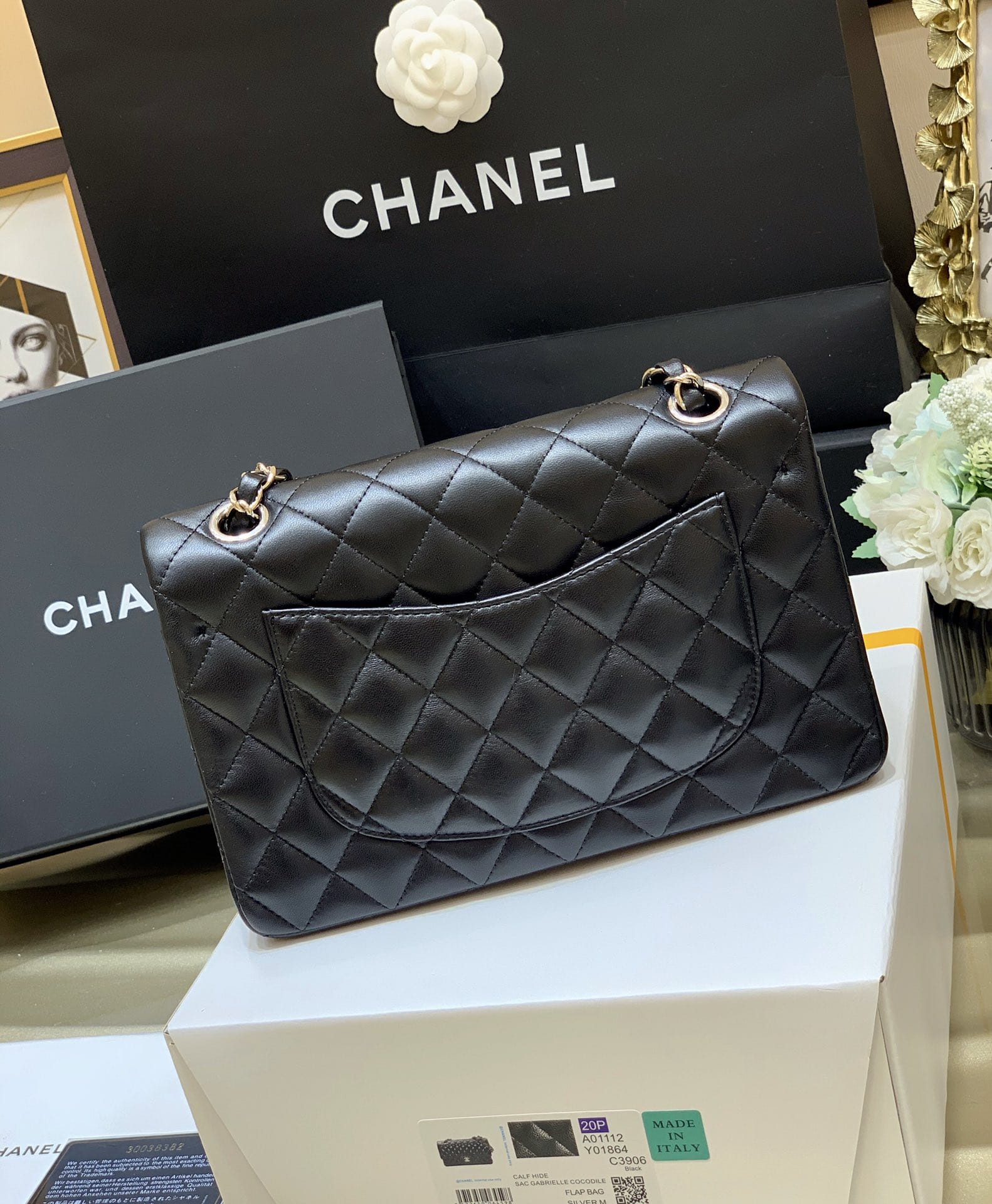 CHANEL Samll Classic Flap Bag in Lambskin - Black