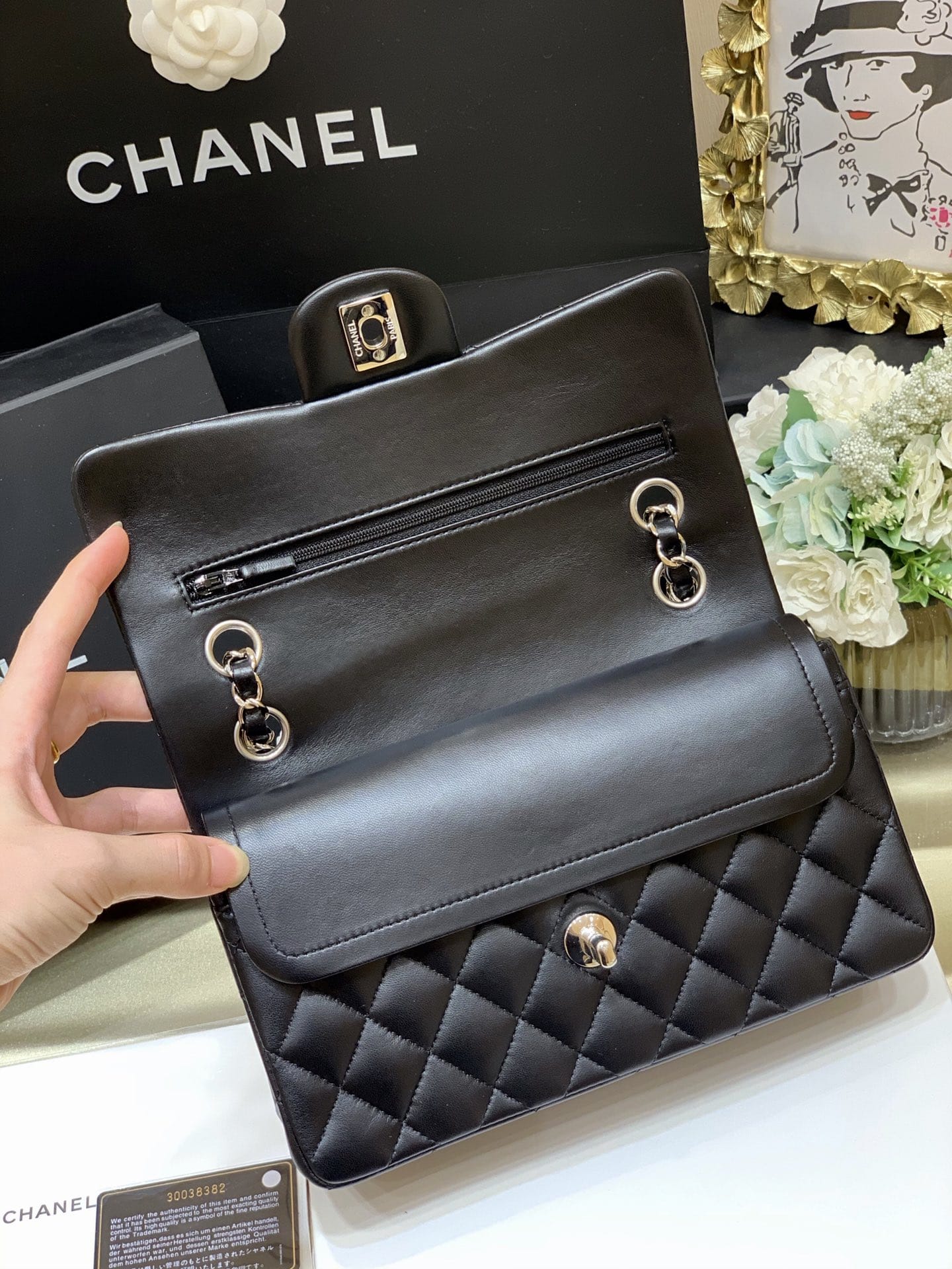 CHANEL Samll Classic Flap Bag in Lambskin - Black