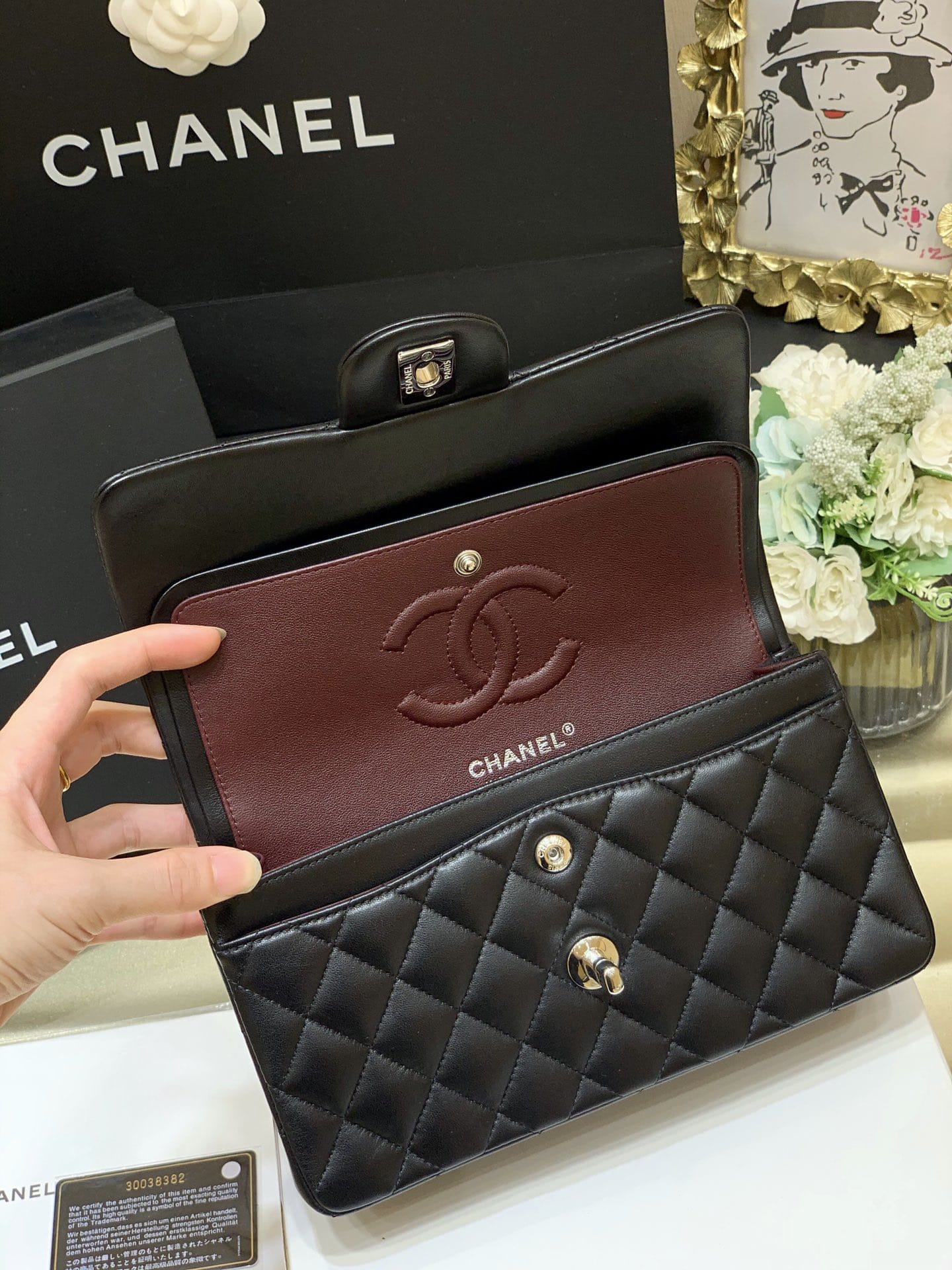 CHANEL Samll Classic Flap Bag in Lambskin - Black