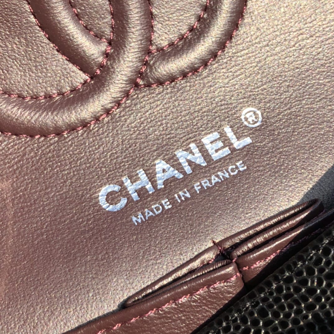 CHANEL Samll Classic Flap Bag in Grained Calfskin - Black & Silver