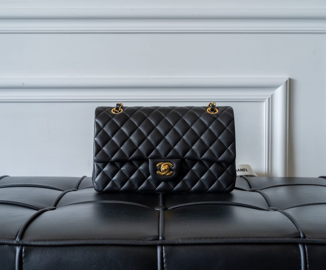 CHANEL Classic 11.12 Flap Bag in Lambskin - Black