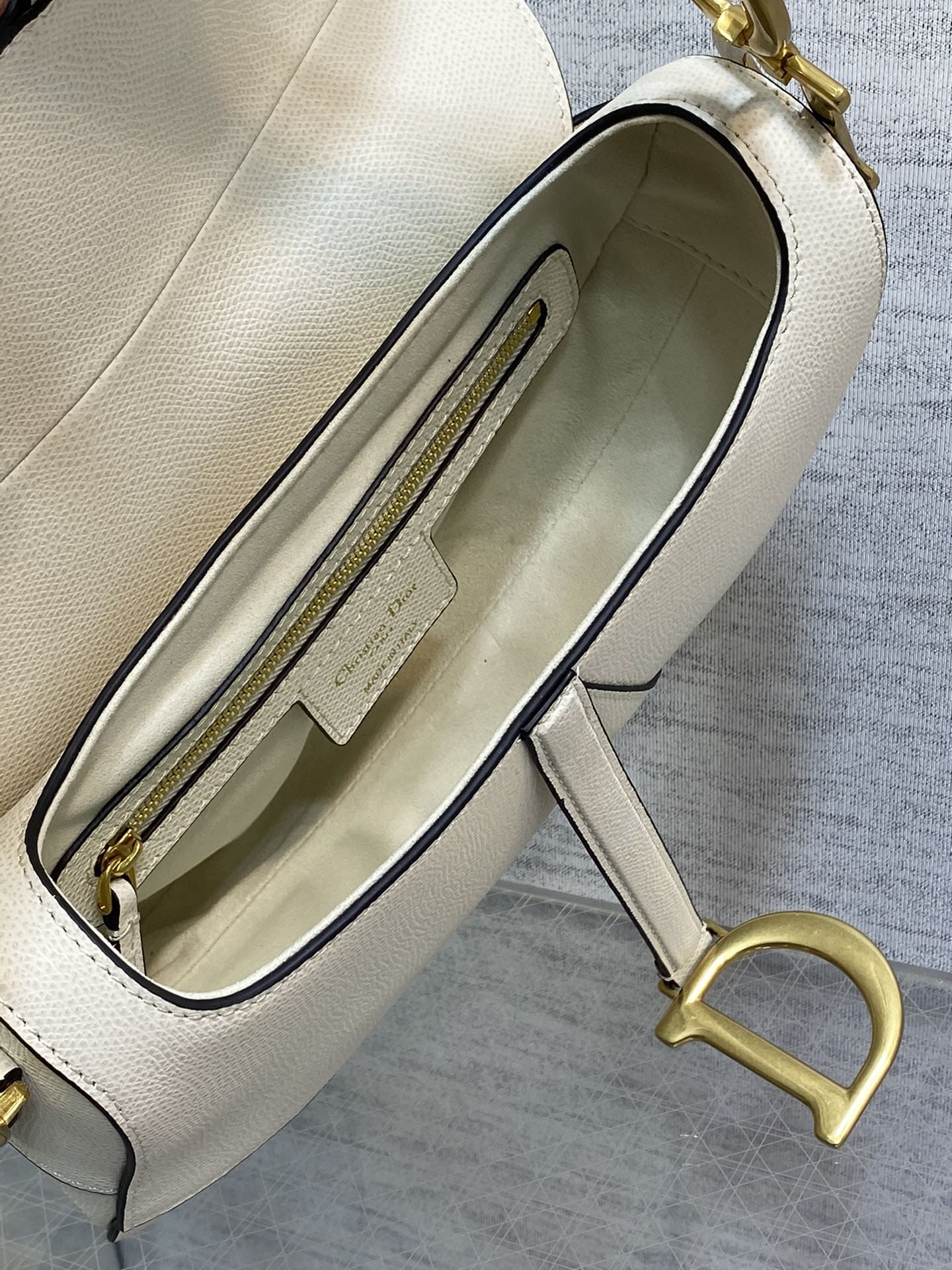 Dior Saddle Bag with Strap in Grained Calfskin - Lattte