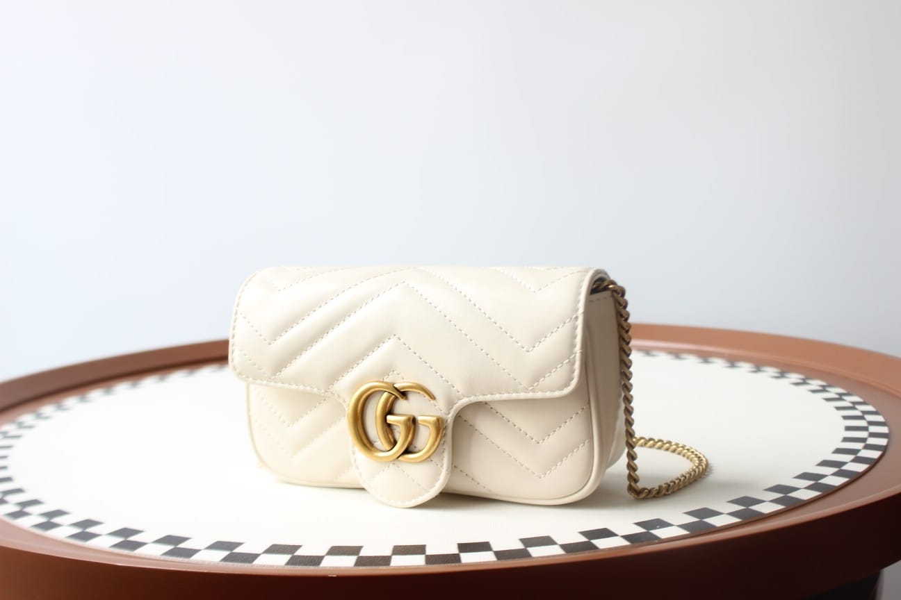 GUCCI GG Marmont Super Mini Shoulder Bag - White Leather