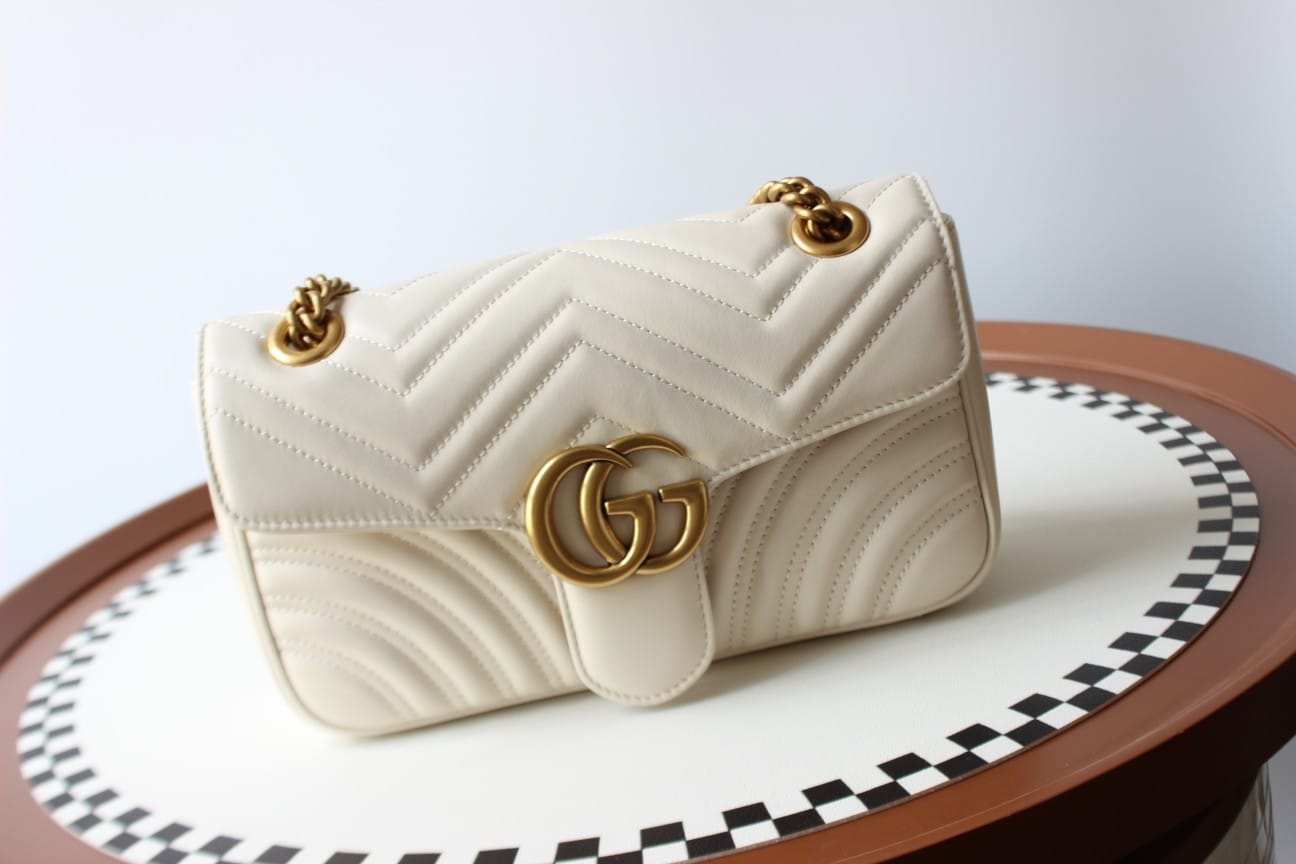 GUCCI GG Marmont Small Shoulder Bag - White Leather