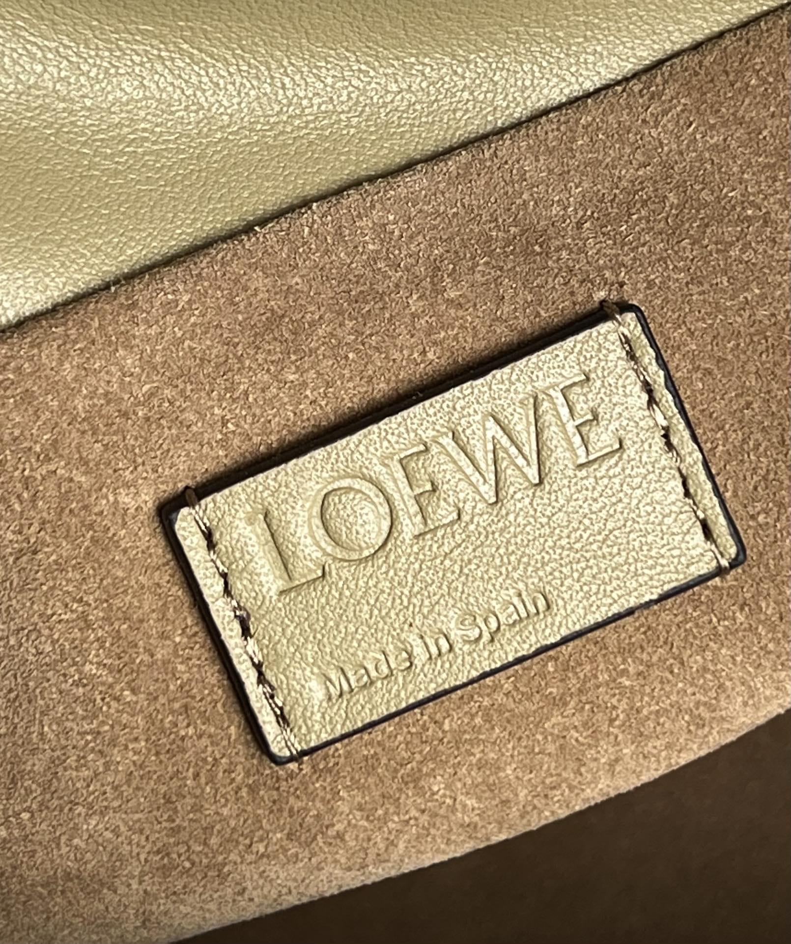 LOEWE Medium Flamenco Clutch Bag In Nappa Calfskin - Clay Green