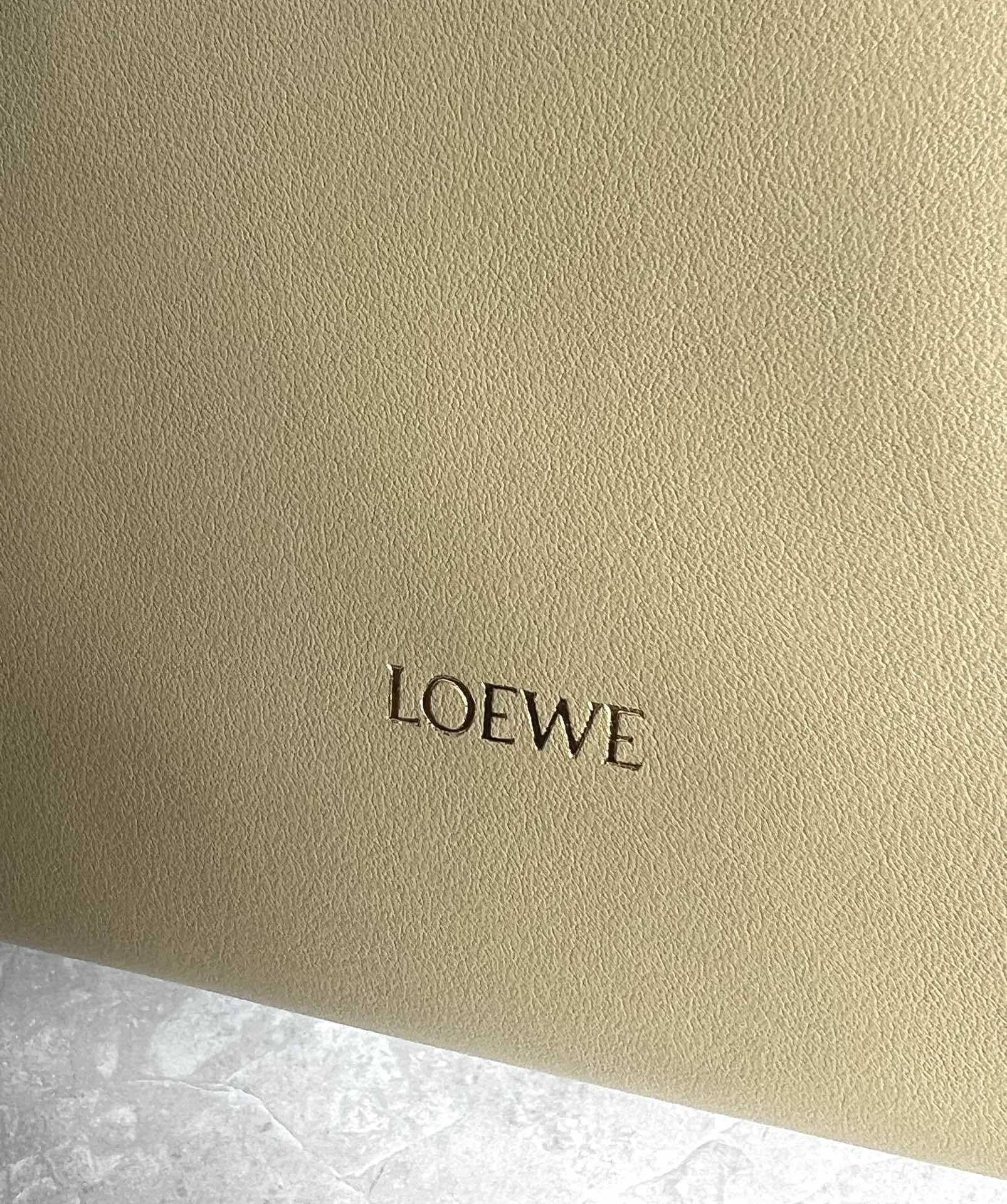 LOEWE Medium Flamenco Clutch Bag In Nappa Calfskin - Clay Green