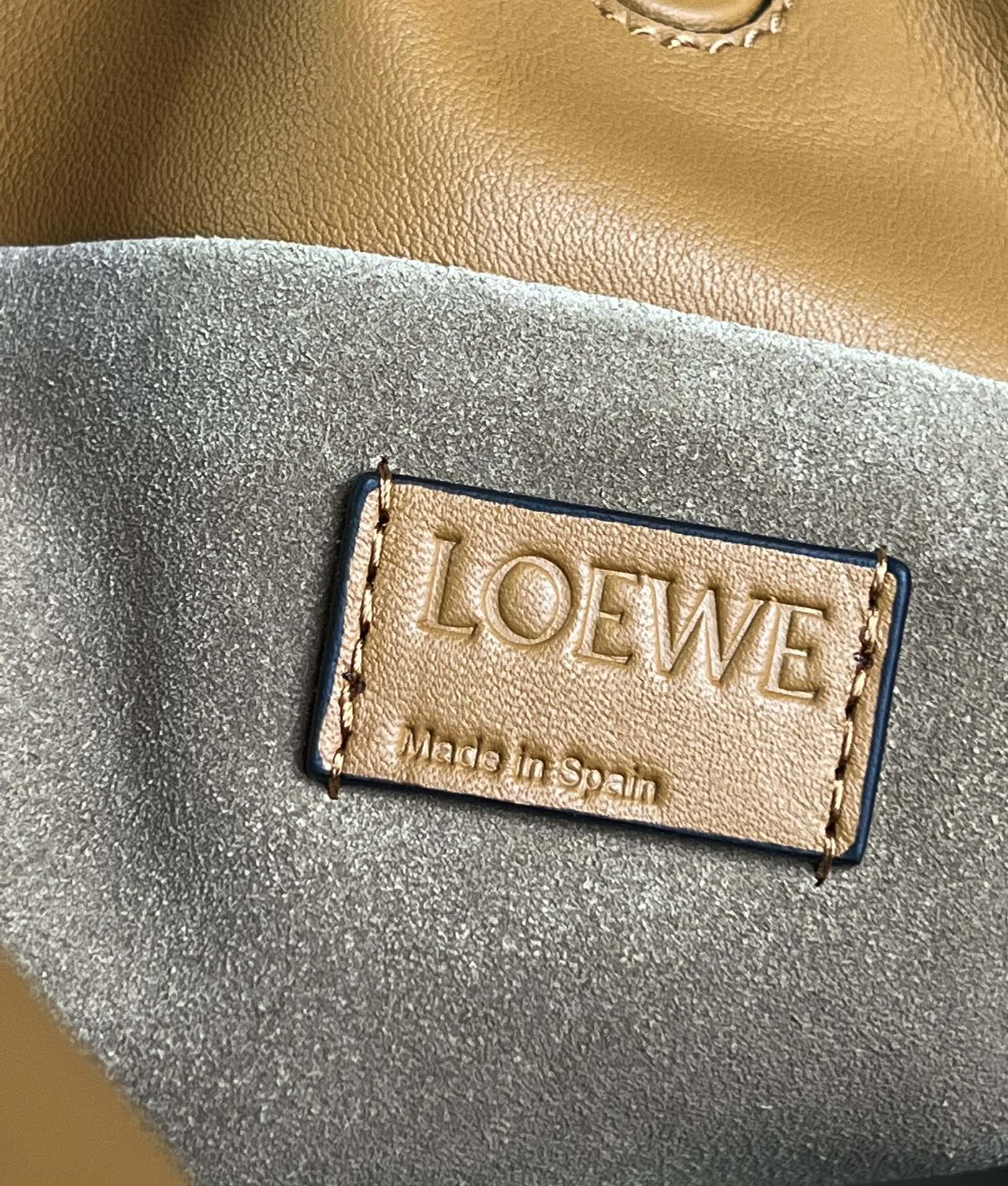 LOEWE Medium Flamenco Clutch Bag In Nappa Calfskin - Warm Desert