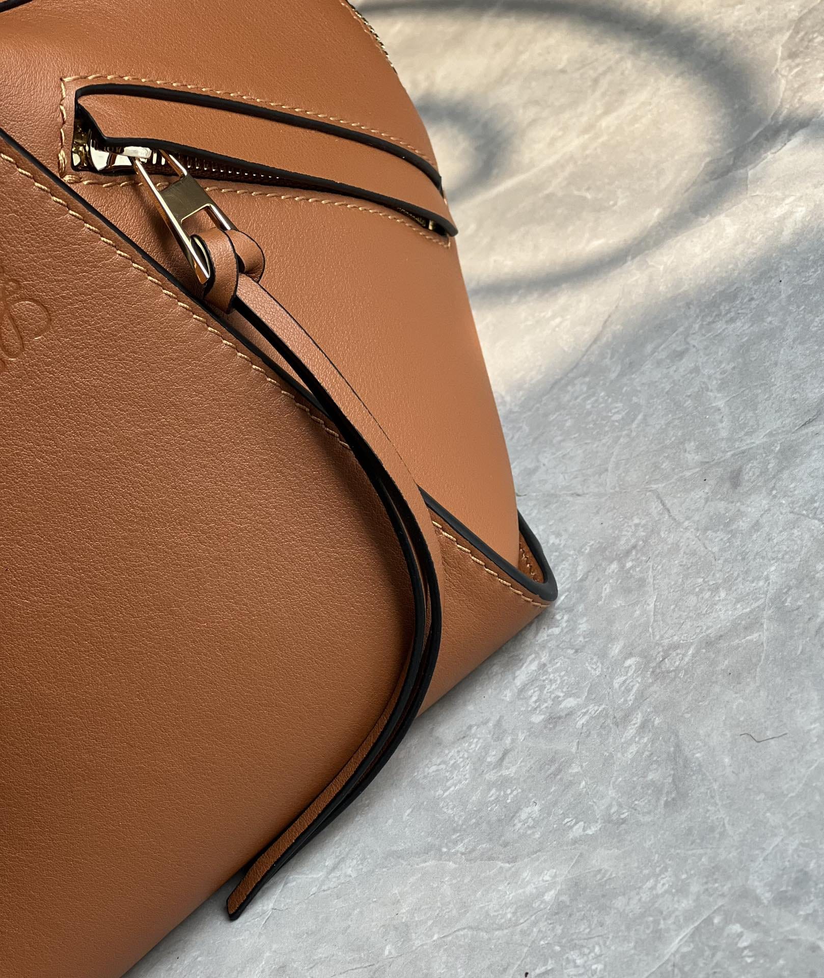 LOEWE Compact Hammock Bag In Classic Calfskin - Tan