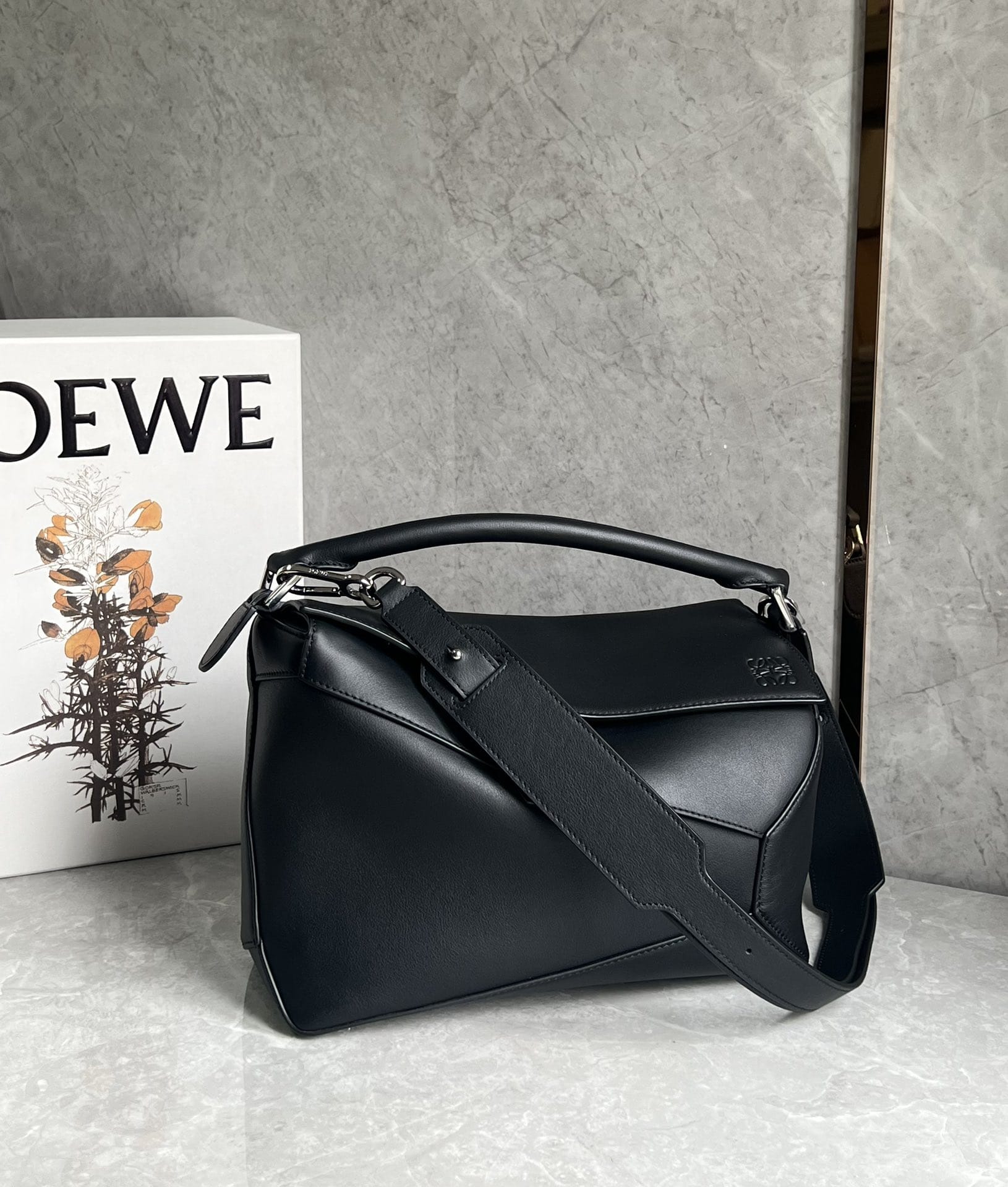 LOEWE Medium Puzzle Bag In  Calfskin - Black