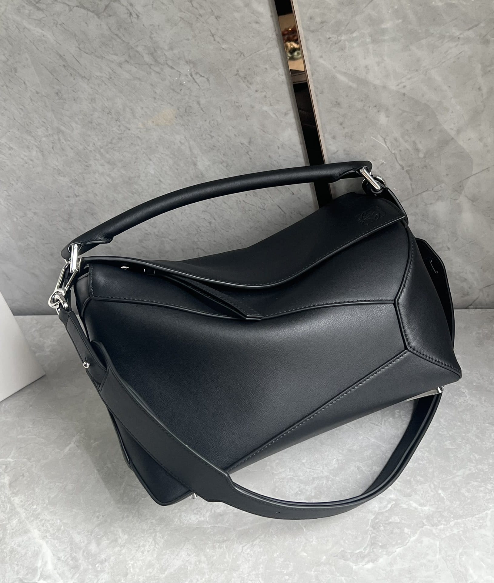 LOEWE Medium Puzzle Bag In  Calfskin - Black