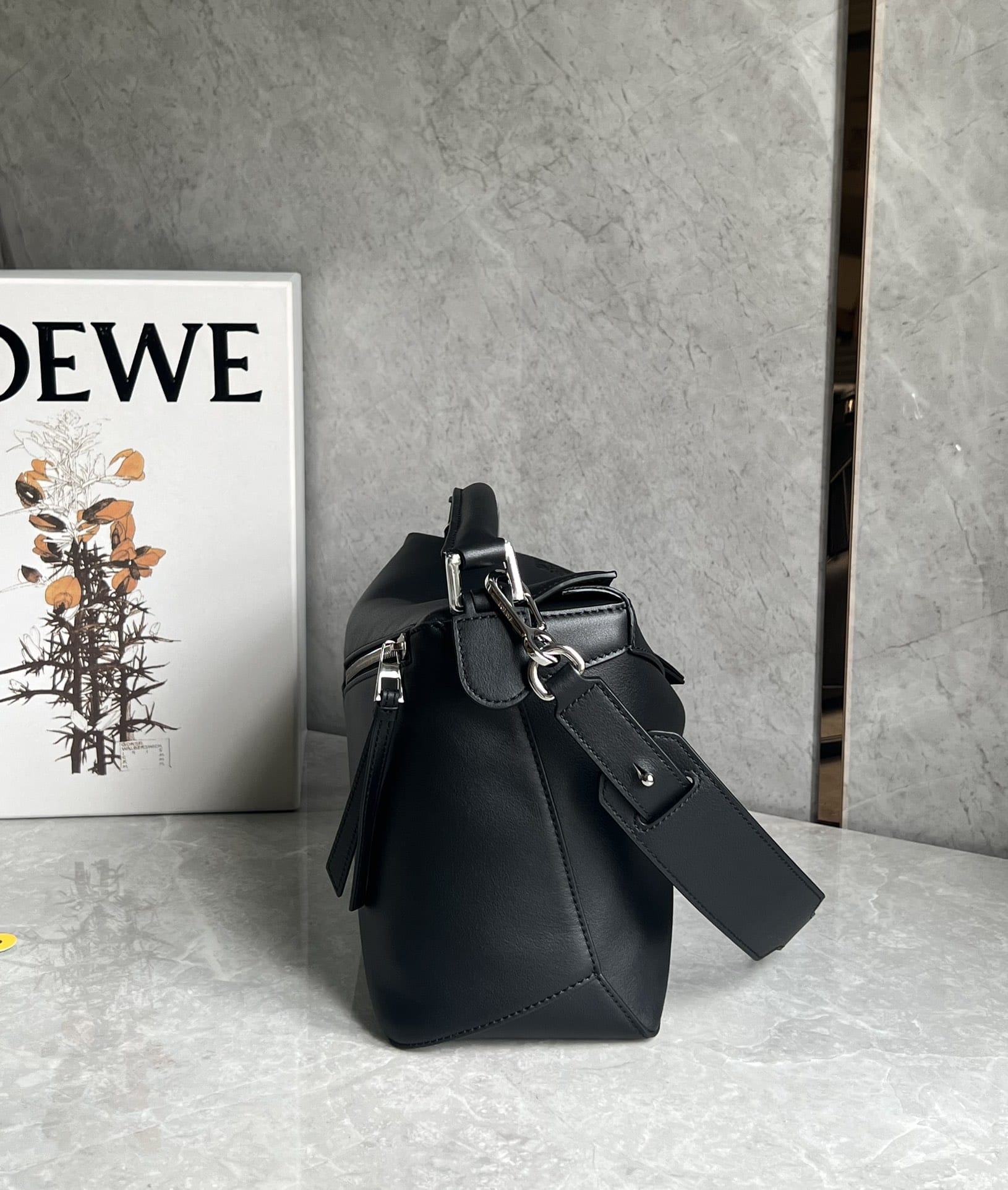 LOEWE Medium Puzzle Bag In  Calfskin - Black