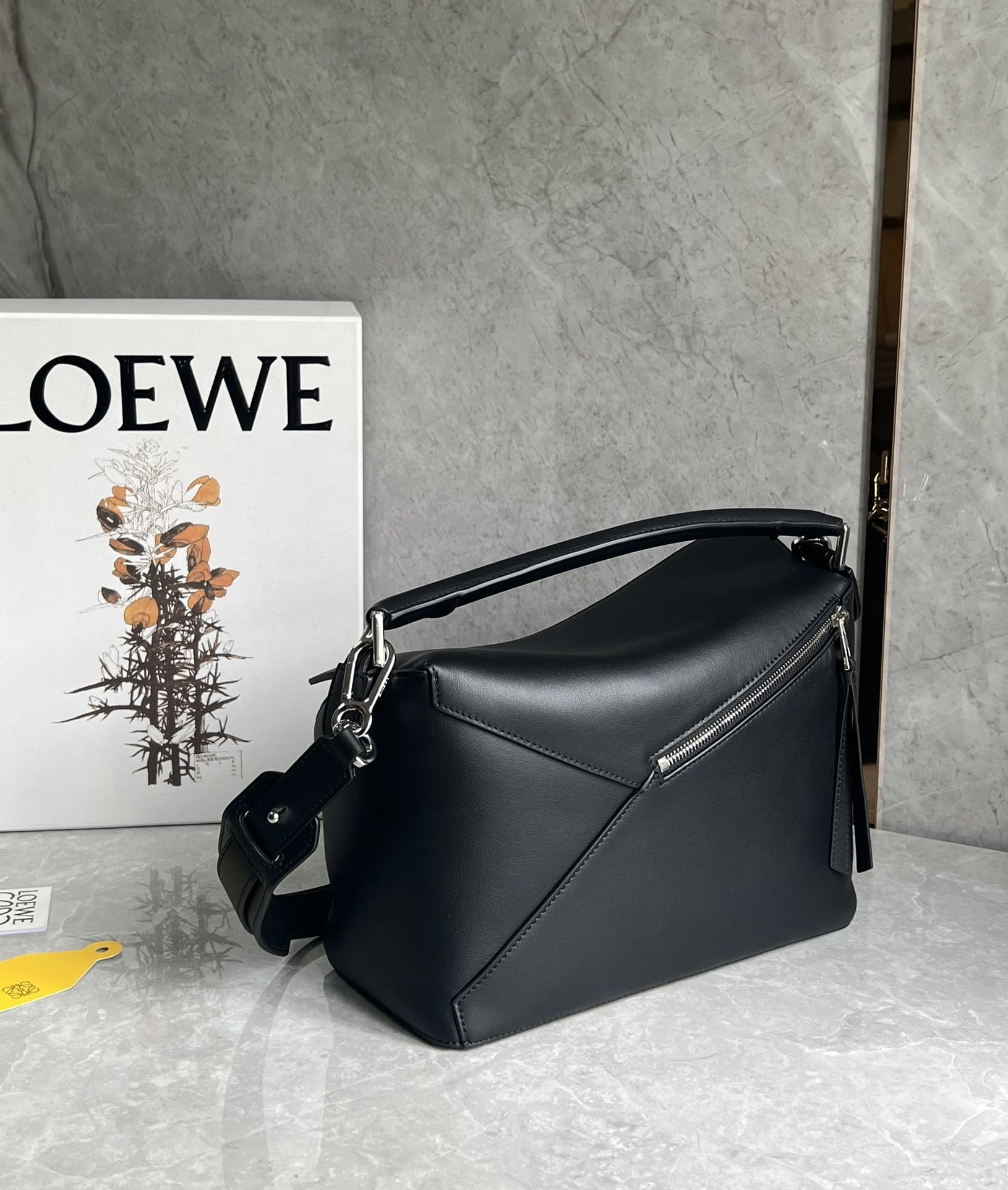 LOEWE Medium Puzzle Bag In  Calfskin - Black