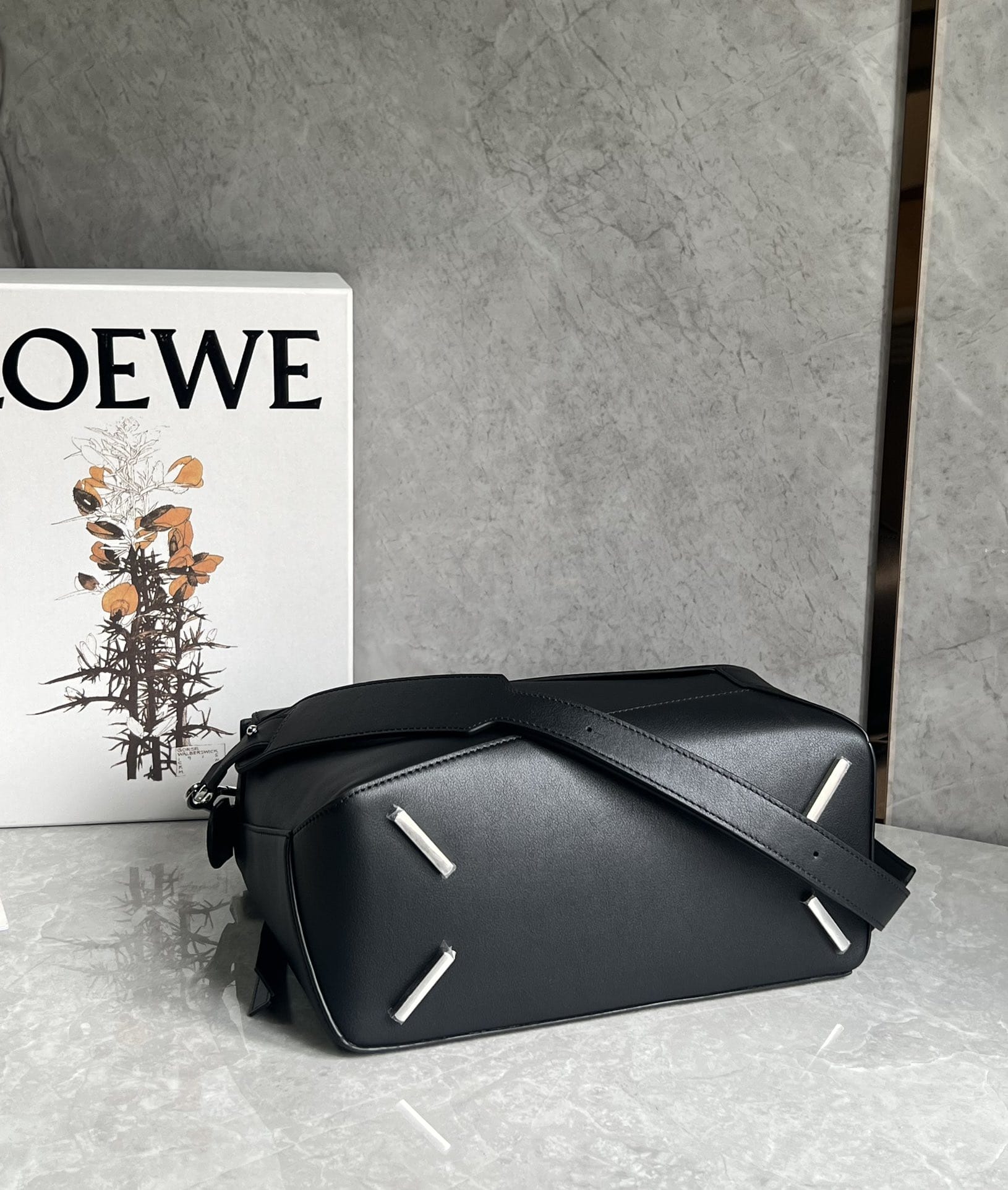 LOEWE Medium Puzzle Bag In  Calfskin - Black