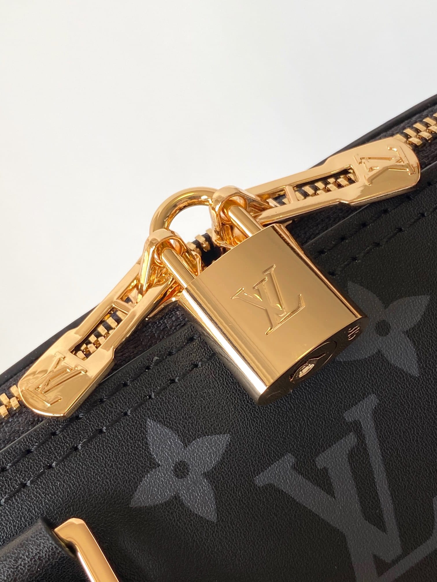 Louis Vuitton Alma BB Handbag in Smooth Calfskin - Black & Monogram