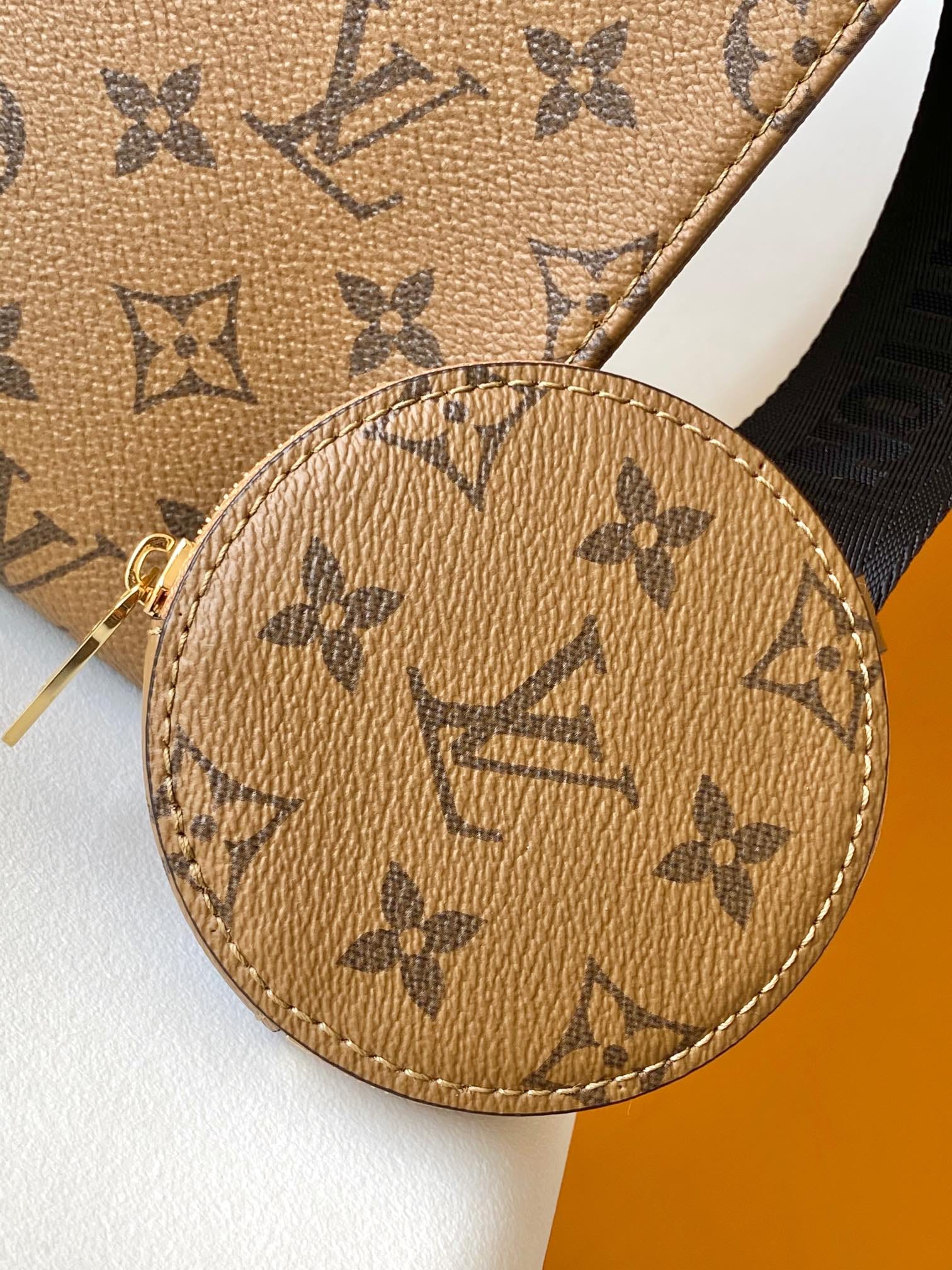 Louis Vuitton OnTheGo PM Toto Bag in Monogram Canvas - Duck Head