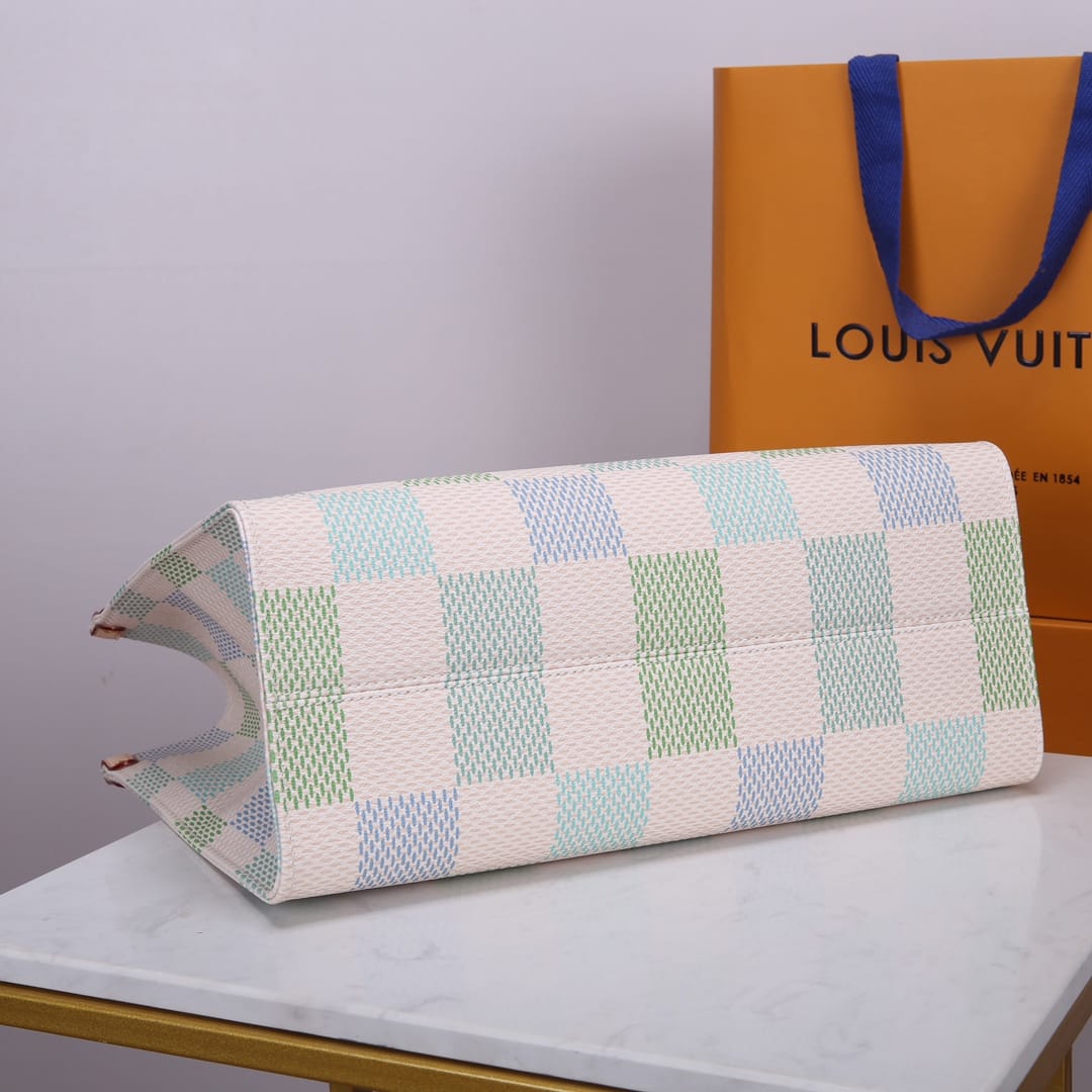 Louis Vuitton OnTheGo MM Toto Bag in Damier Giant Canvas