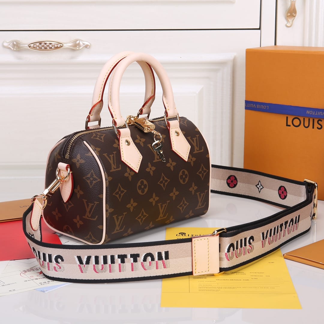 Louis Vuitton Speedy Bandoulière 20 Handle Shoulder Bag in Monogram Canvas - Black