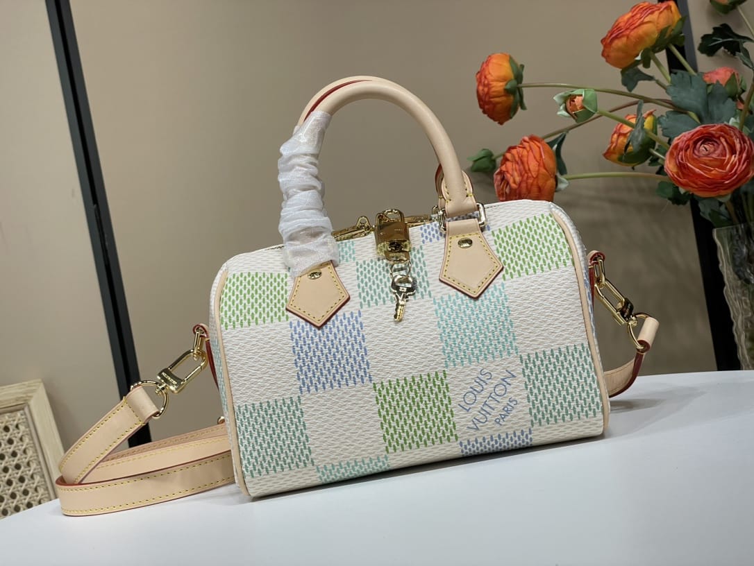 Louis Vuitton Speedy Bandoulière 20 Handle Shoulder Bag in Damier Giant Canvas - Pistachio