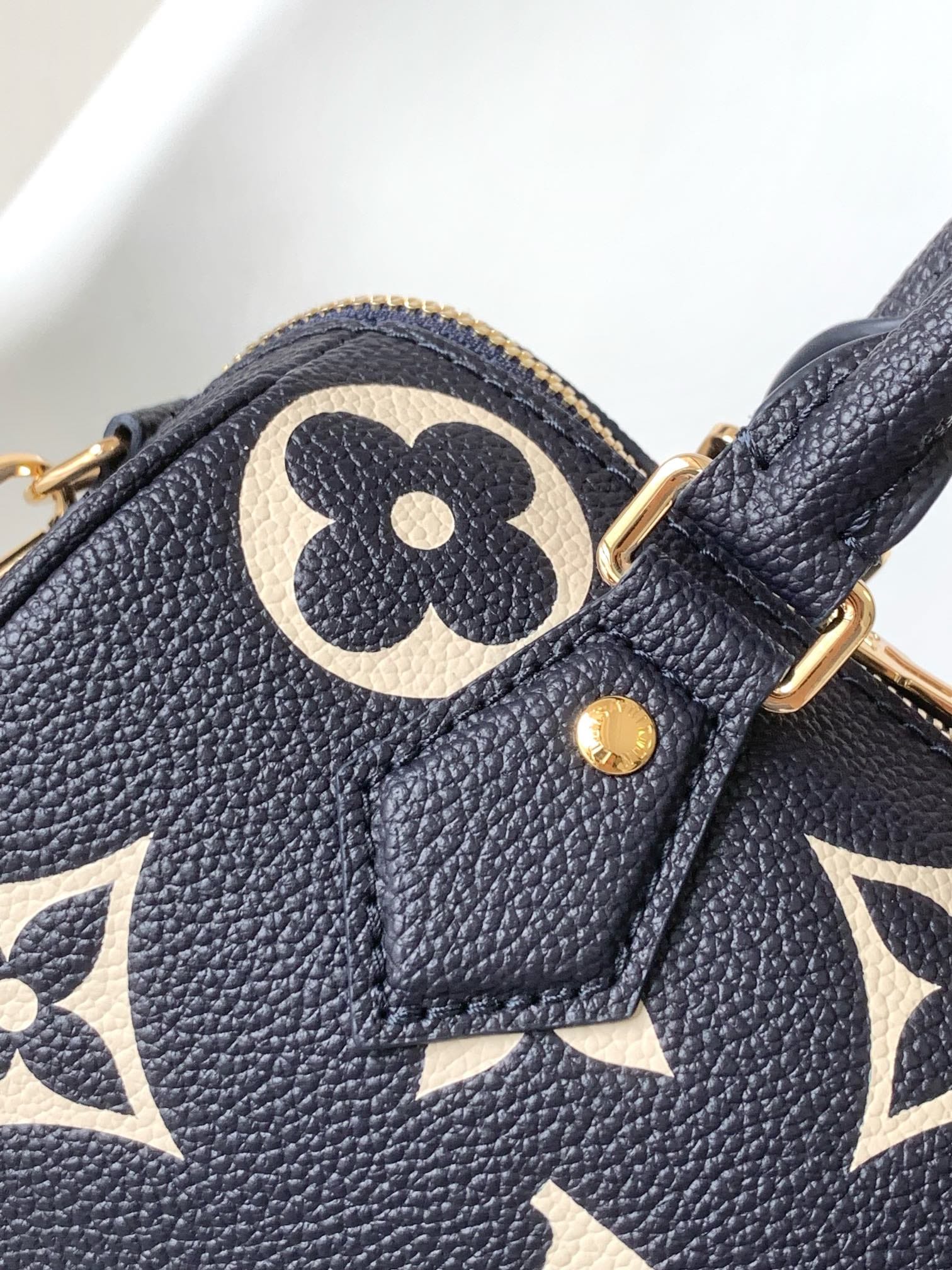 Louis Vuitton Speedy Bandoulière 20 Handle Shoulder Bag in Bicolor Monogram Leather - Navy Blue/Cream