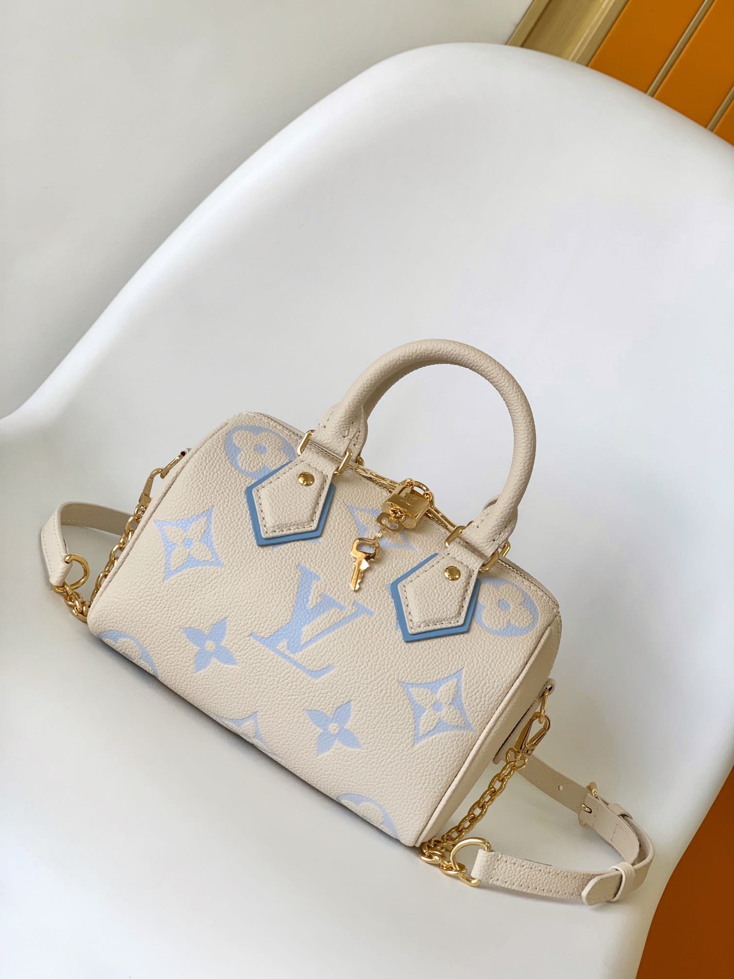 Louis Vuitton Speedy Bandoulière 20 Handle Shoulder Bag in Bicolor Monogram Leather - Latte/Candy Blue