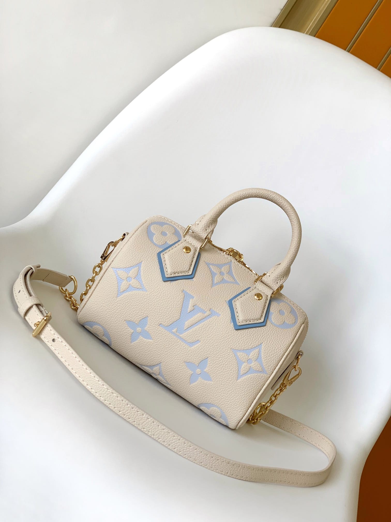 Louis Vuitton Speedy Bandoulière 20 Handle Shoulder Bag in Bicolor Monogram Leather - Latte/Candy Blue