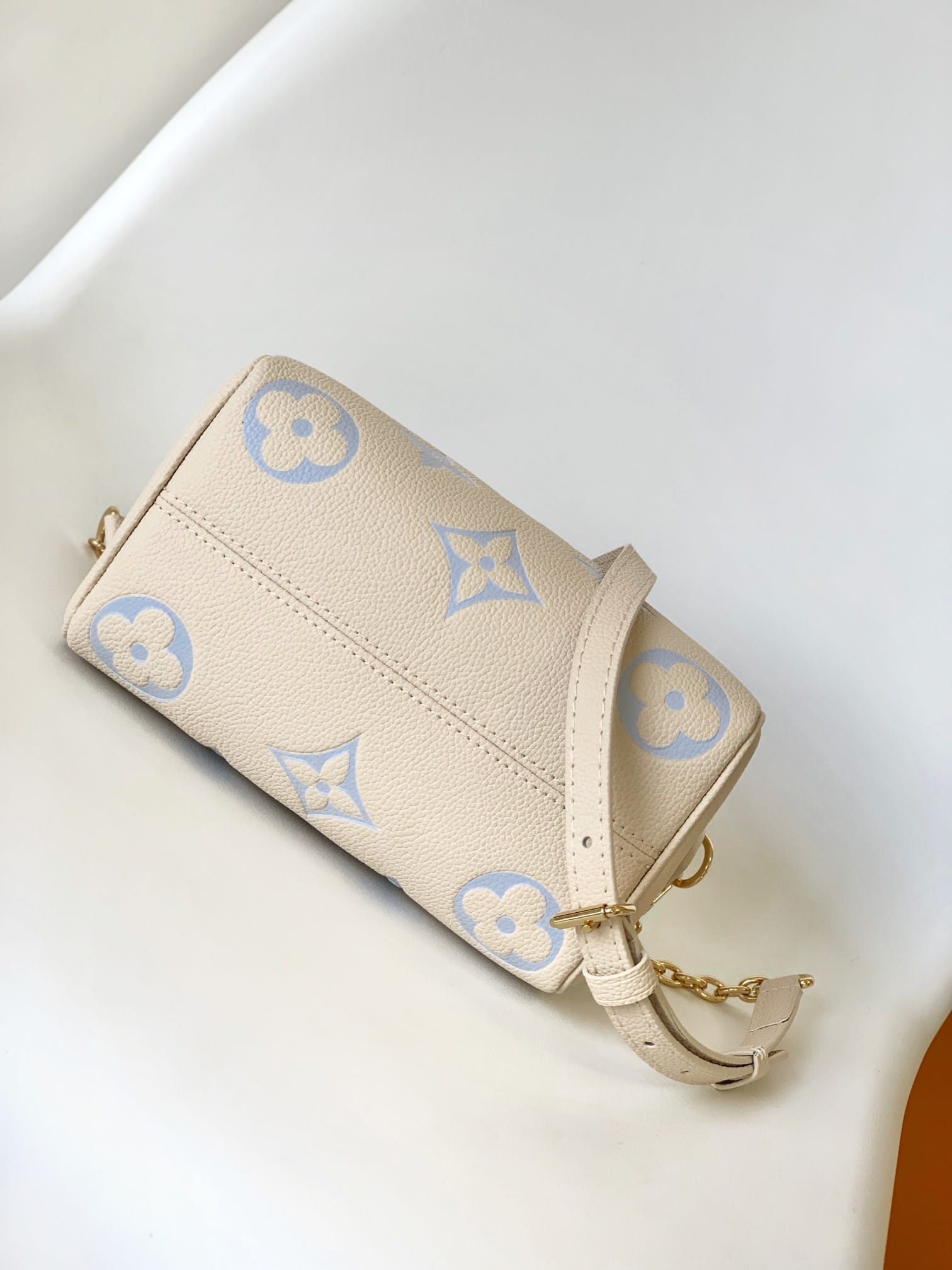 Louis Vuitton Speedy Bandoulière 20 Handle Shoulder Bag in Bicolor Monogram Leather - Latte/Candy Blue