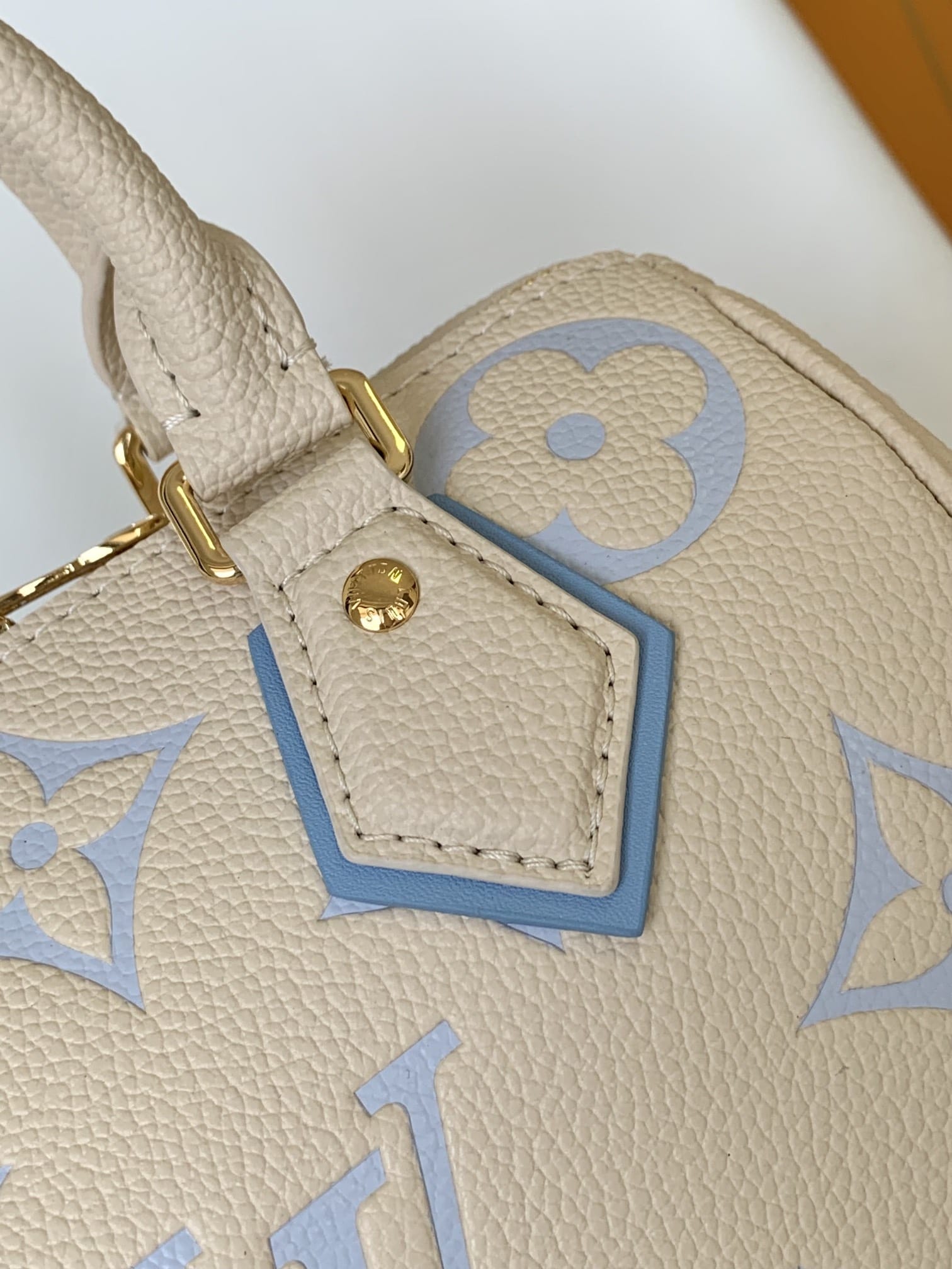 Louis Vuitton Speedy Bandoulière 20 Handle Shoulder Bag in Bicolor Monogram Leather - Latte/Candy Blue