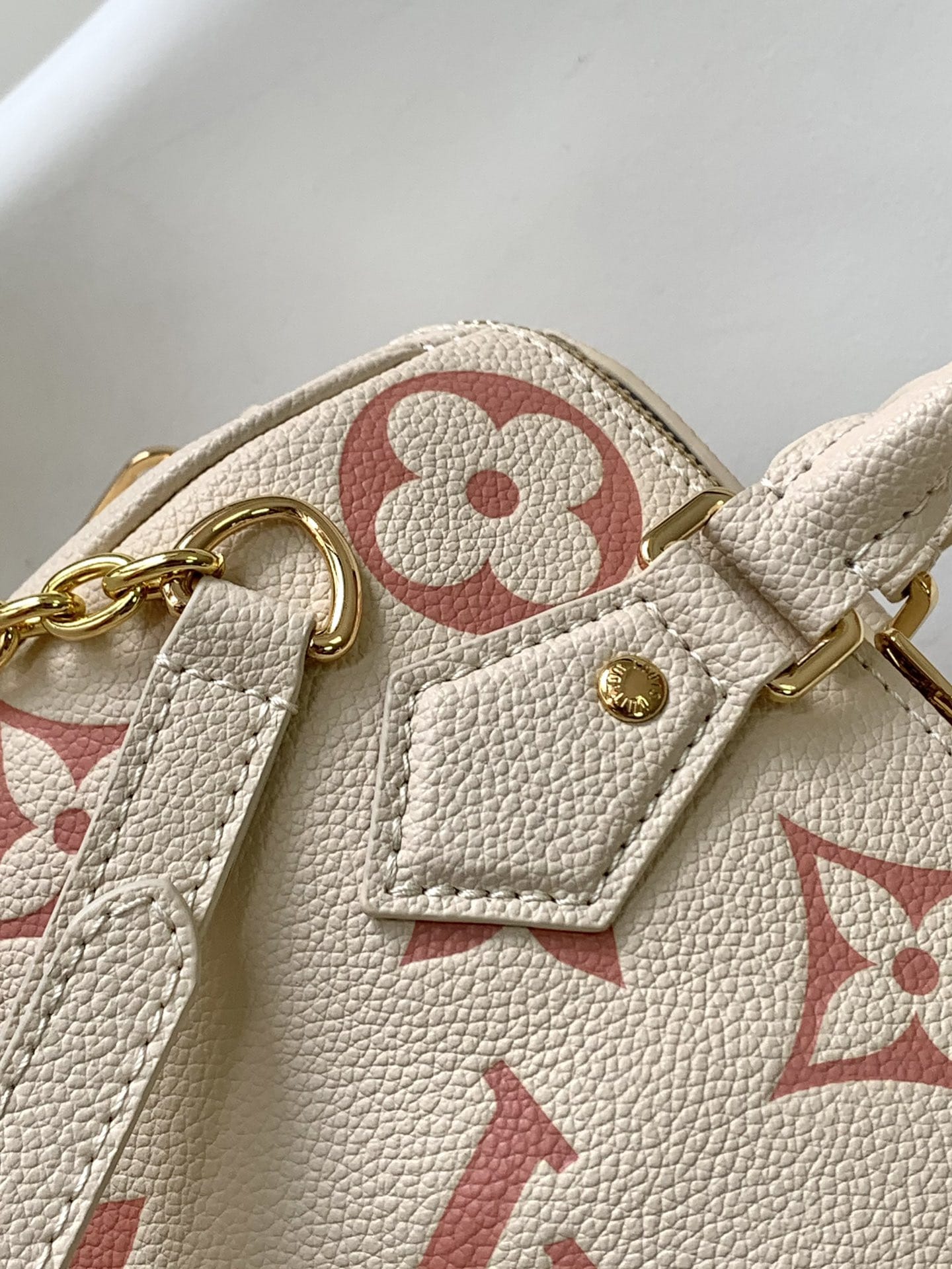 Louis Vuitton Speedy Bandoulière 20 Handle Shoulder Bag in Bicolor Monogram Leather - Latte/Chamallow