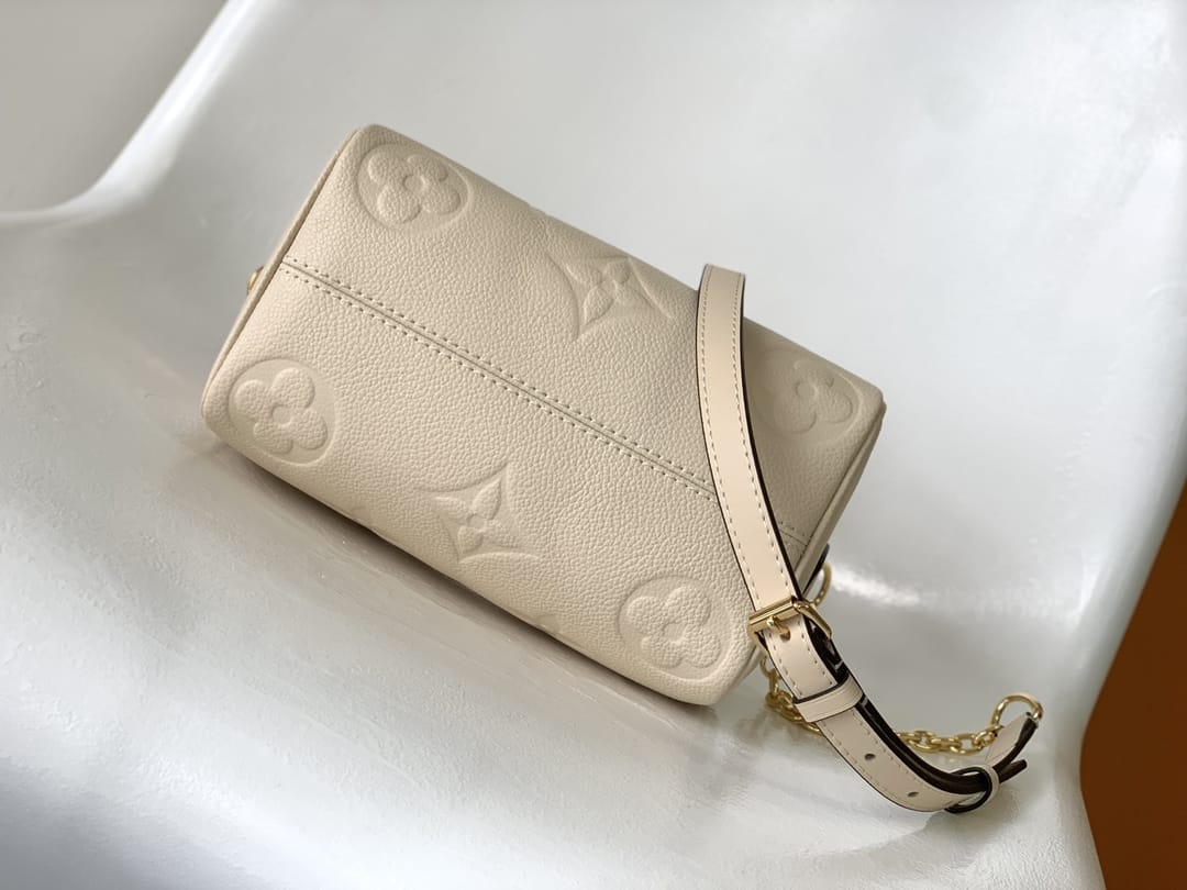 Louis Vuitton Speedy Bandoulière 20 Handle Shoulder Bag in Monogram Leather - Beige