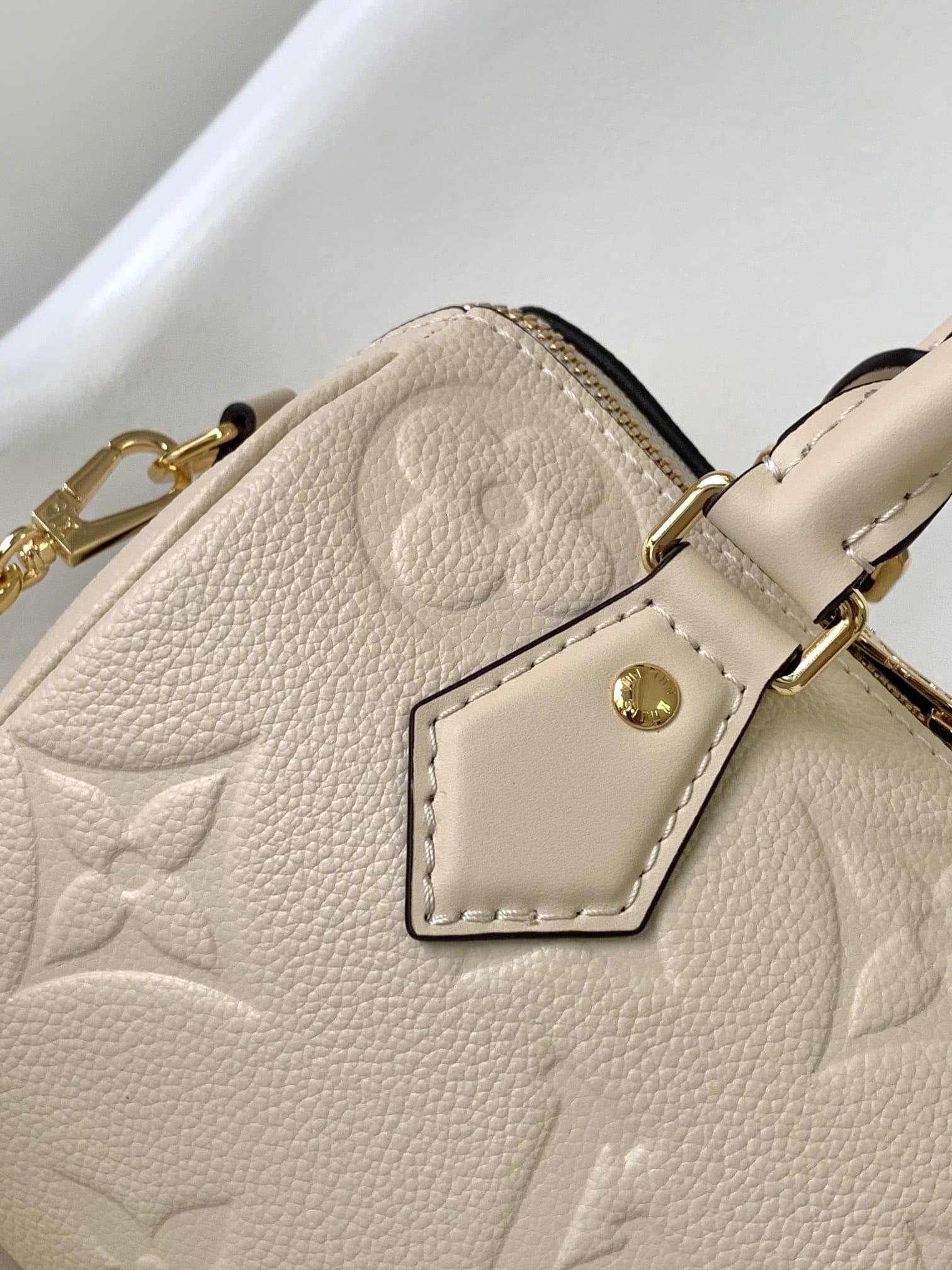 Louis Vuitton Speedy Bandoulière 20 Handle Shoulder Bag in Monogram Leather - Beige