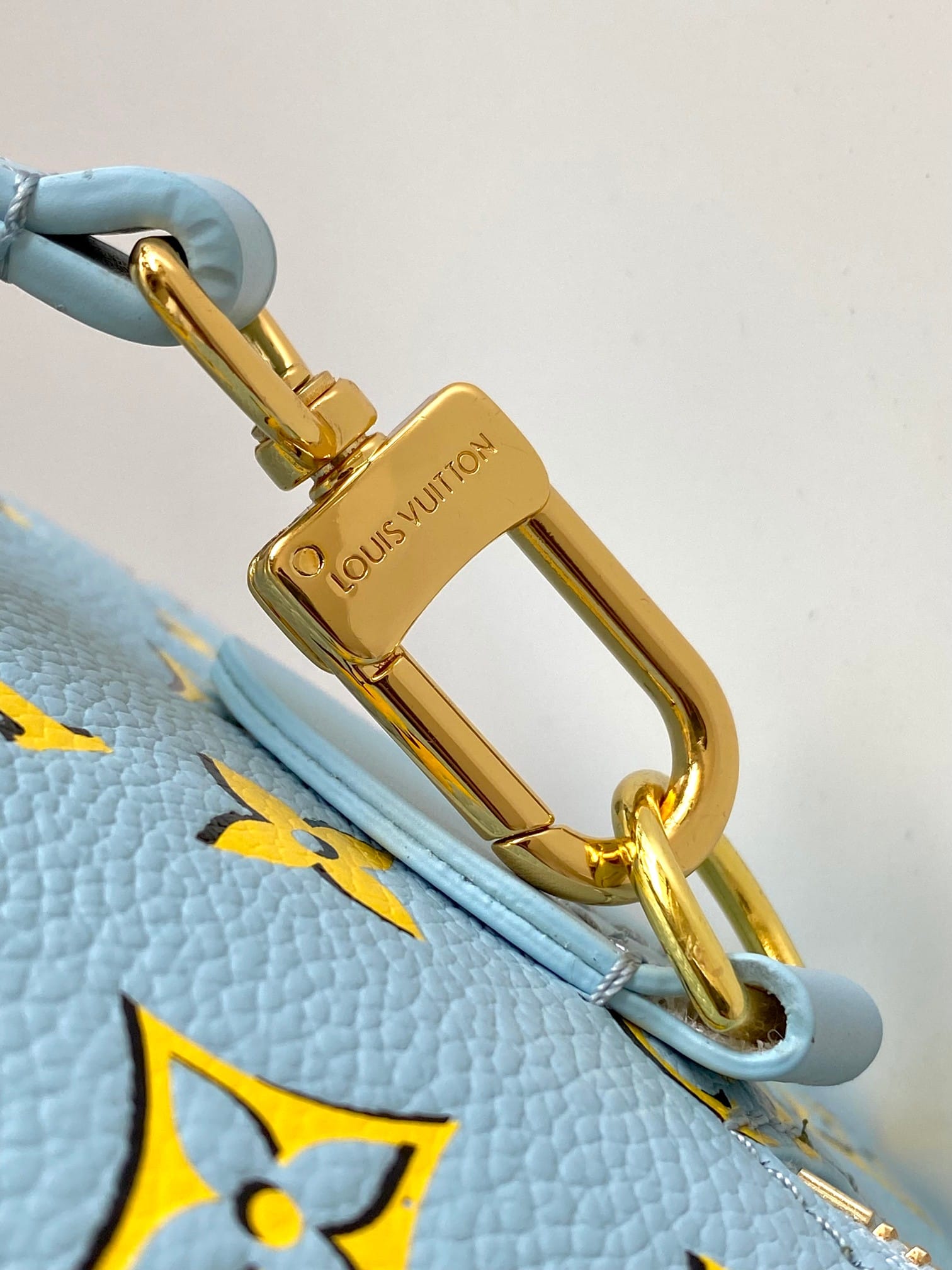 Louis Vuitton Speedy Bandoulière 20 Handle Shoulder Bag in Calfskin Leather - Baby Blue