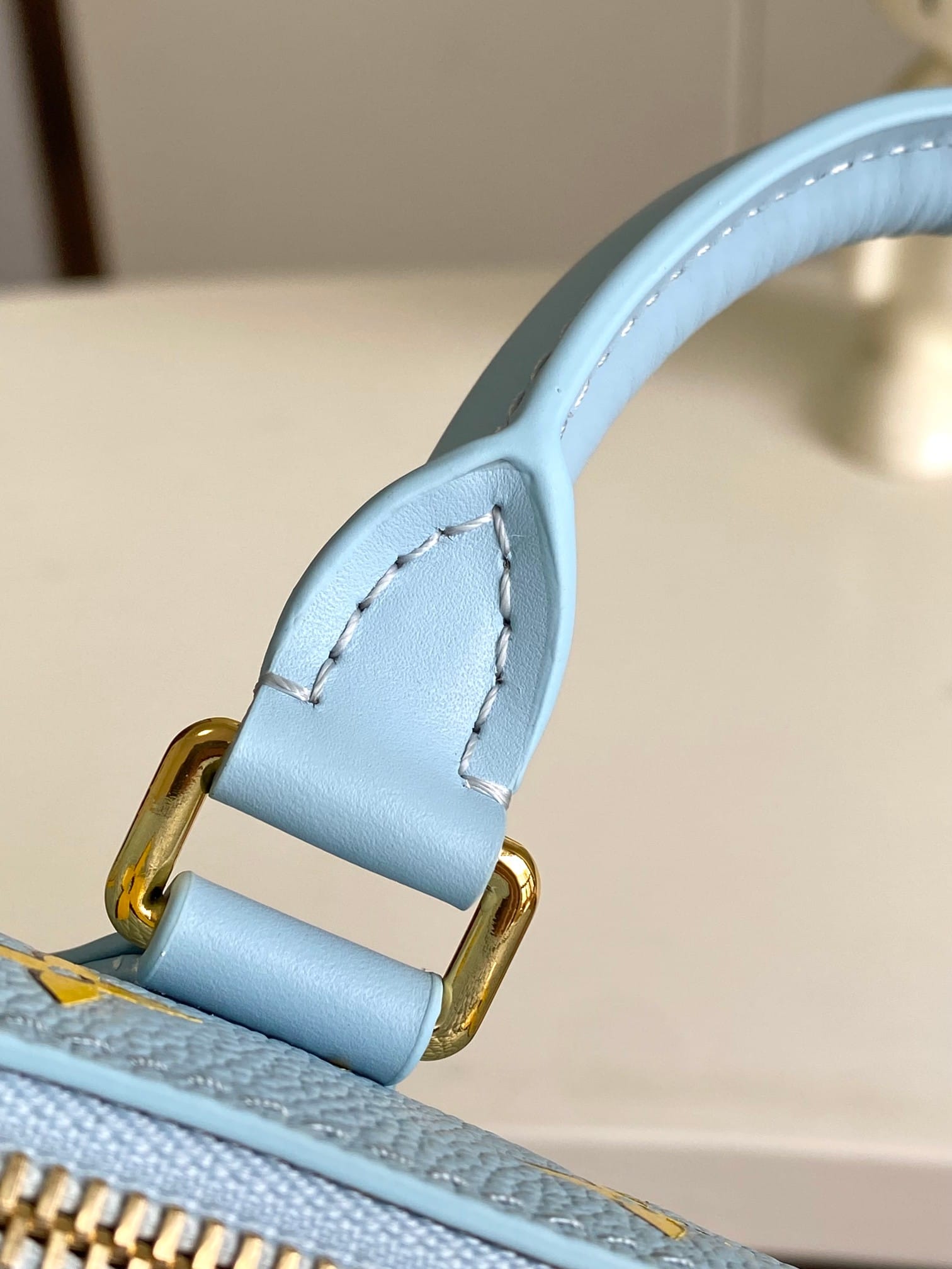 Louis Vuitton Speedy Bandoulière 20 Handle Shoulder Bag in Calfskin Leather - Baby Blue