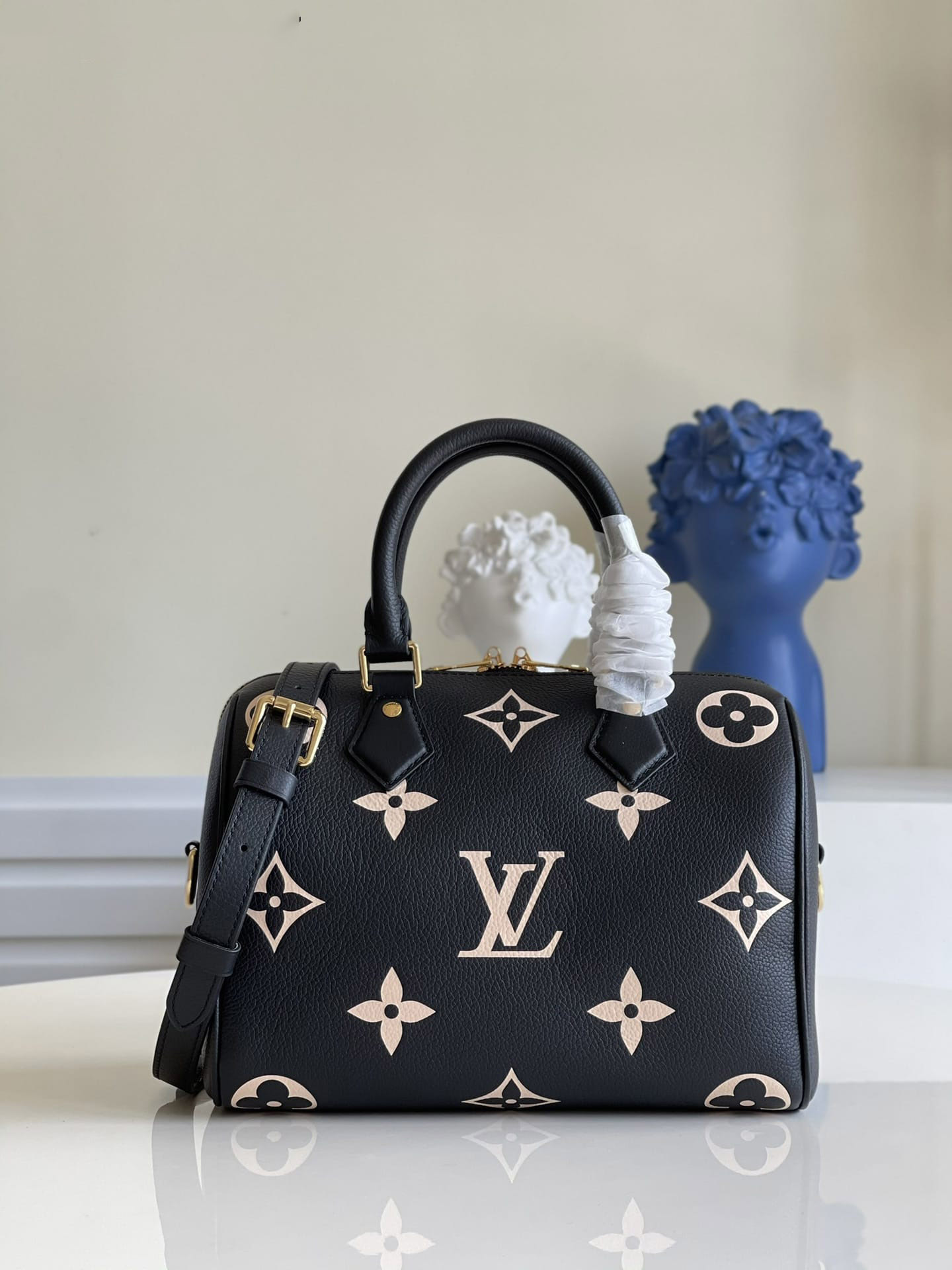 Louis Vuitton Speedy Bandoulière 25 Handle Shoulder Bag in Bicolor Monogram Leather - Black/Beige