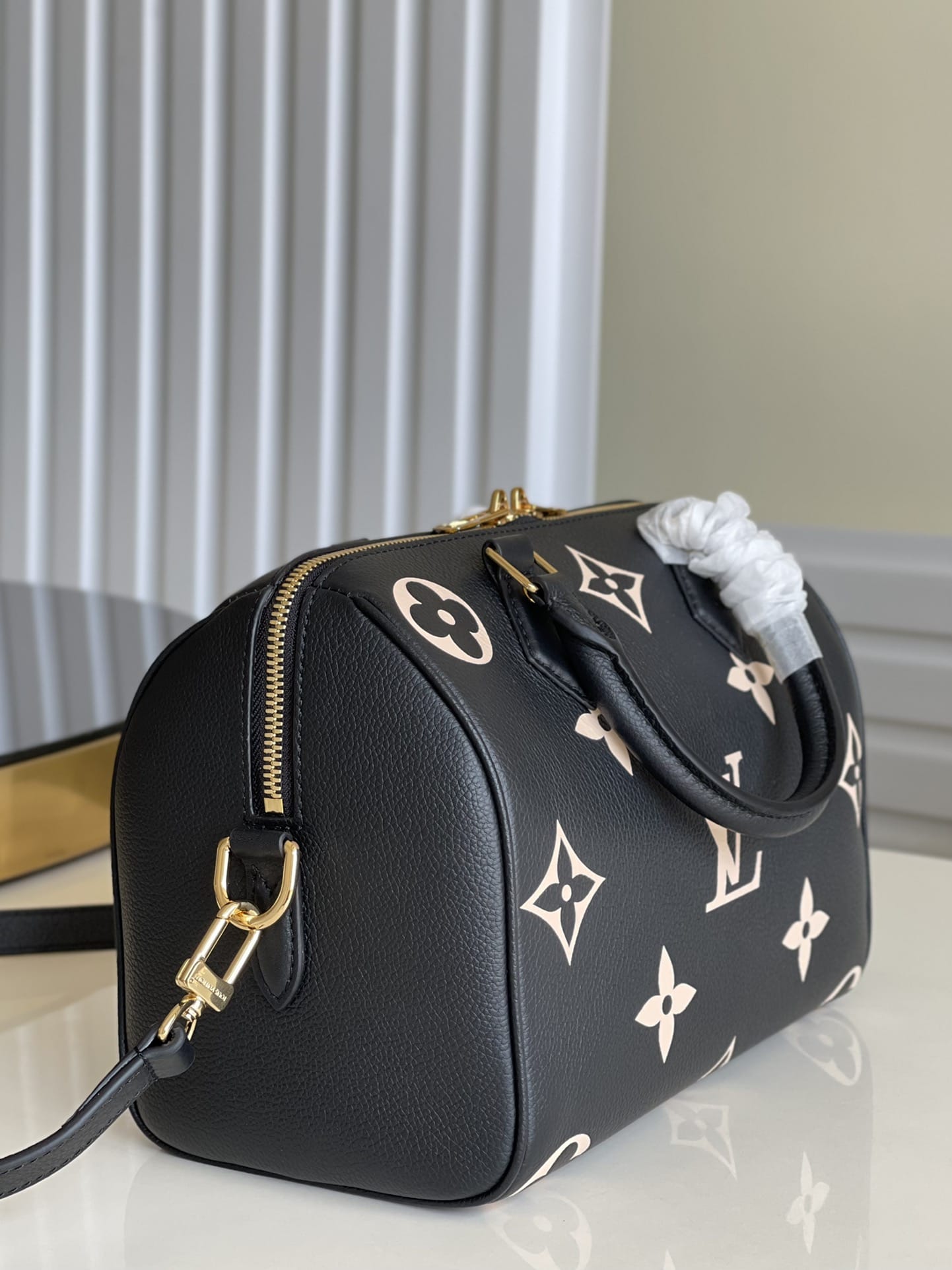 Louis Vuitton Speedy Bandoulière 25 Handle Shoulder Bag in Bicolor Monogram Leather - Black/Beige