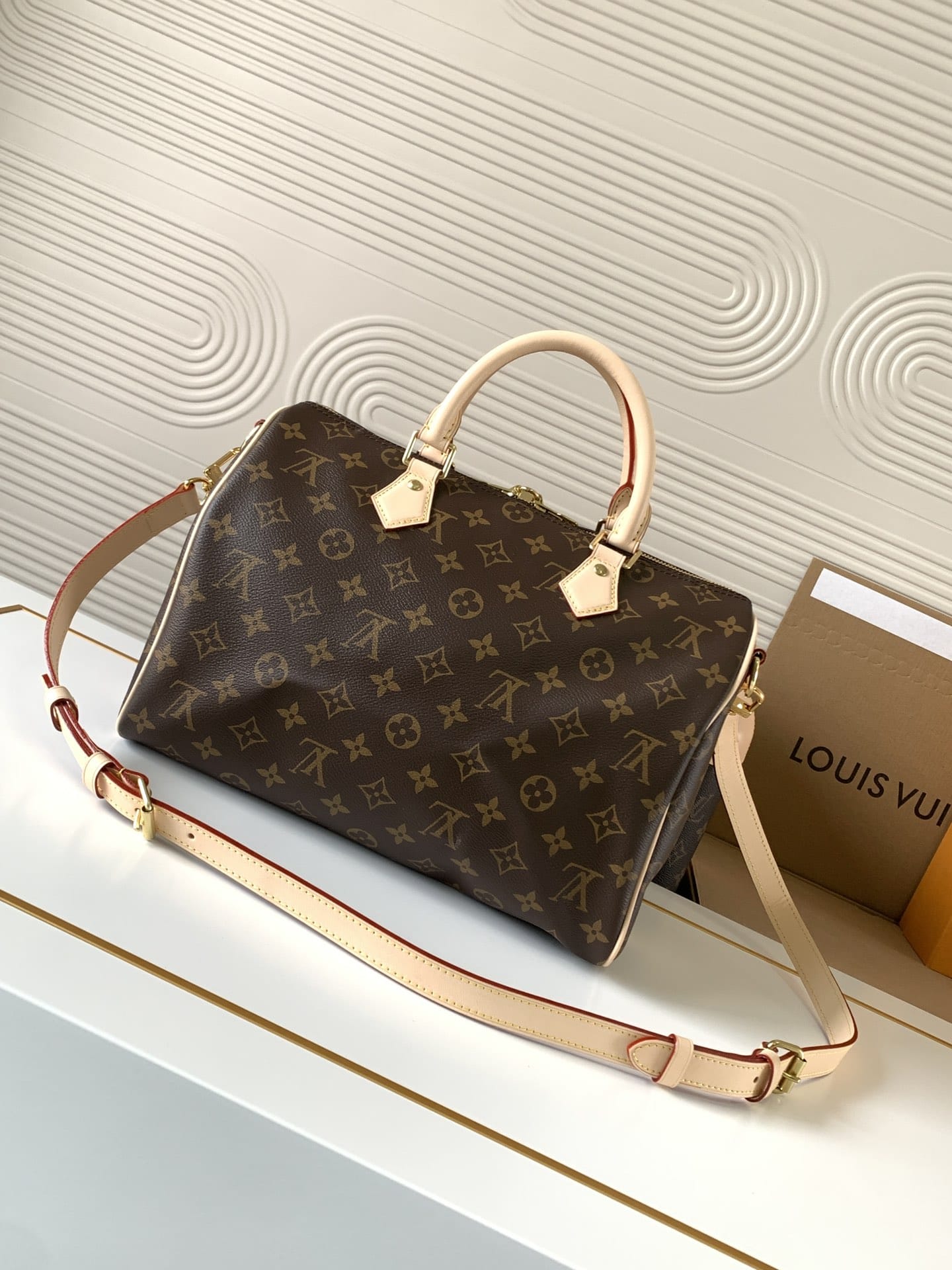 Louis Vuitton Speedy Bandoulière 30 Handle Shoulder Bag in Monogram Canvas