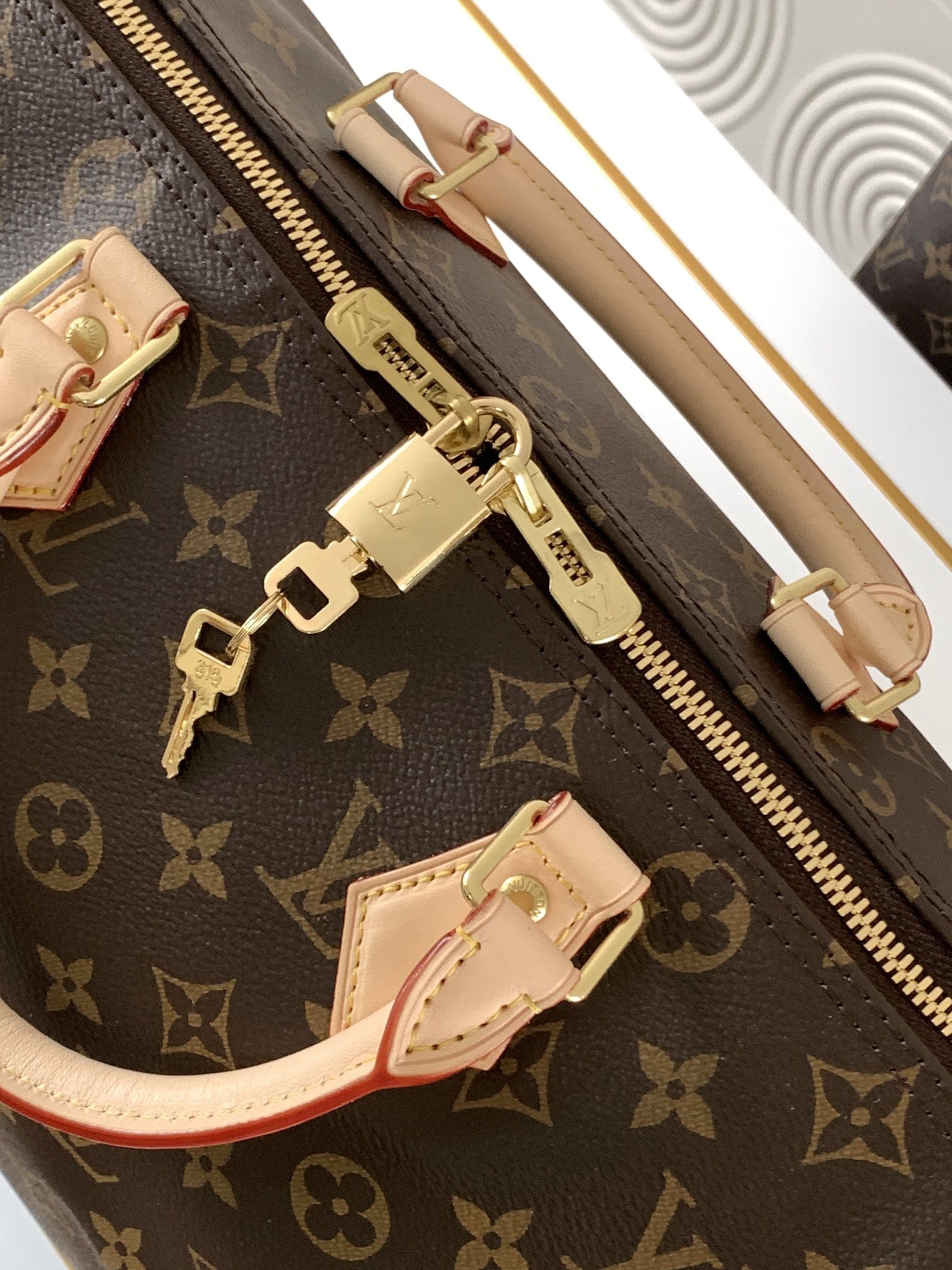 Louis Vuitton Speedy Bandoulière 30 Handle Shoulder Bag in Monogram Canvas