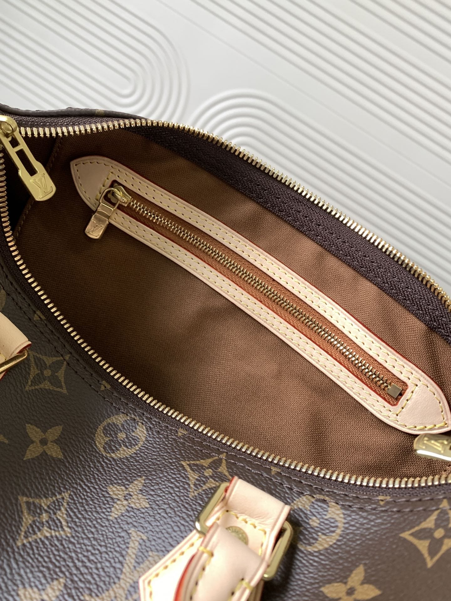 Louis Vuitton Speedy Bandoulière 30 Handle Shoulder Bag in Monogram Canvas